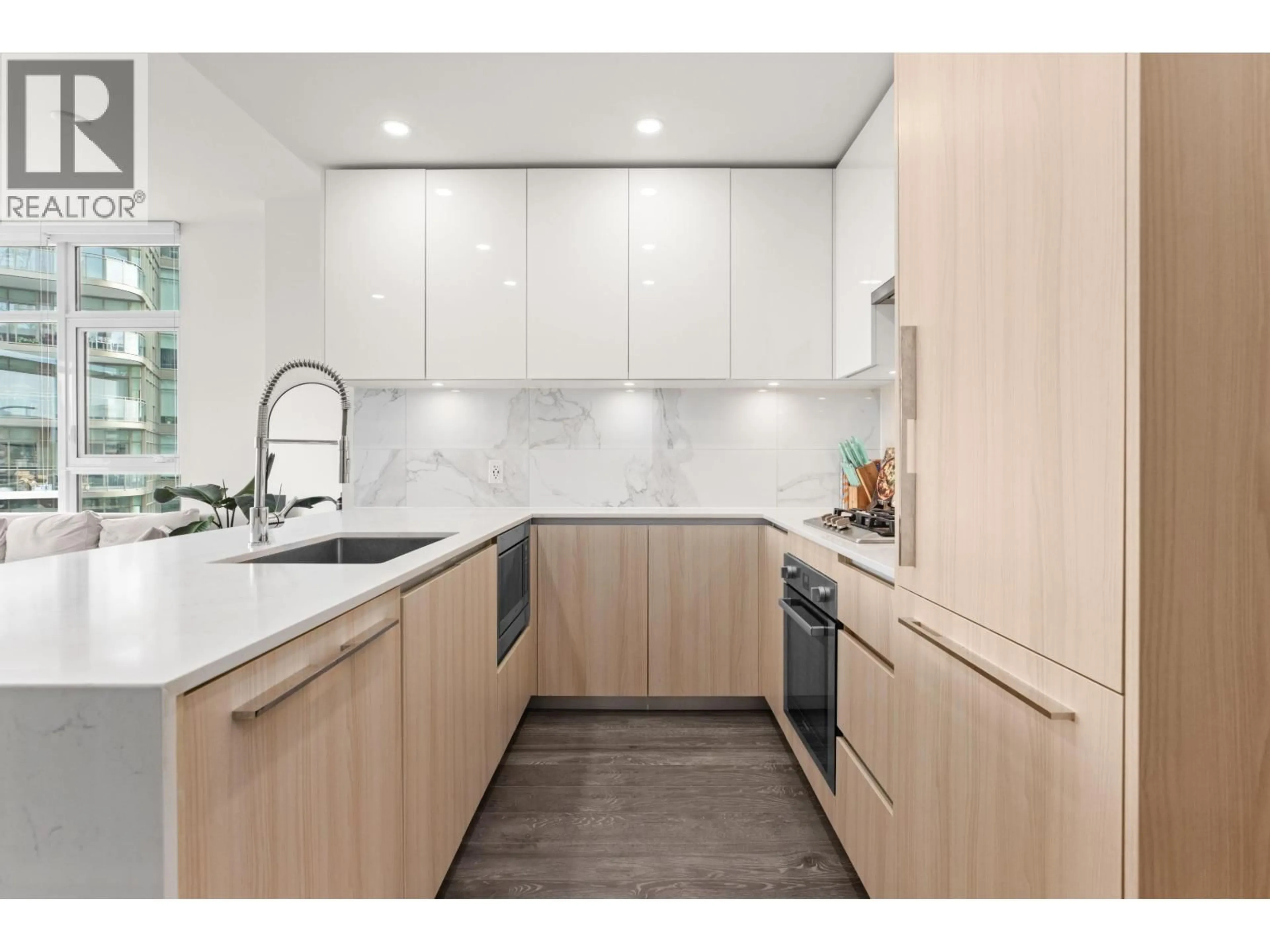 Unknown for 1703 - 5311 GORING STREET, Burnaby British Columbia V5B0B5