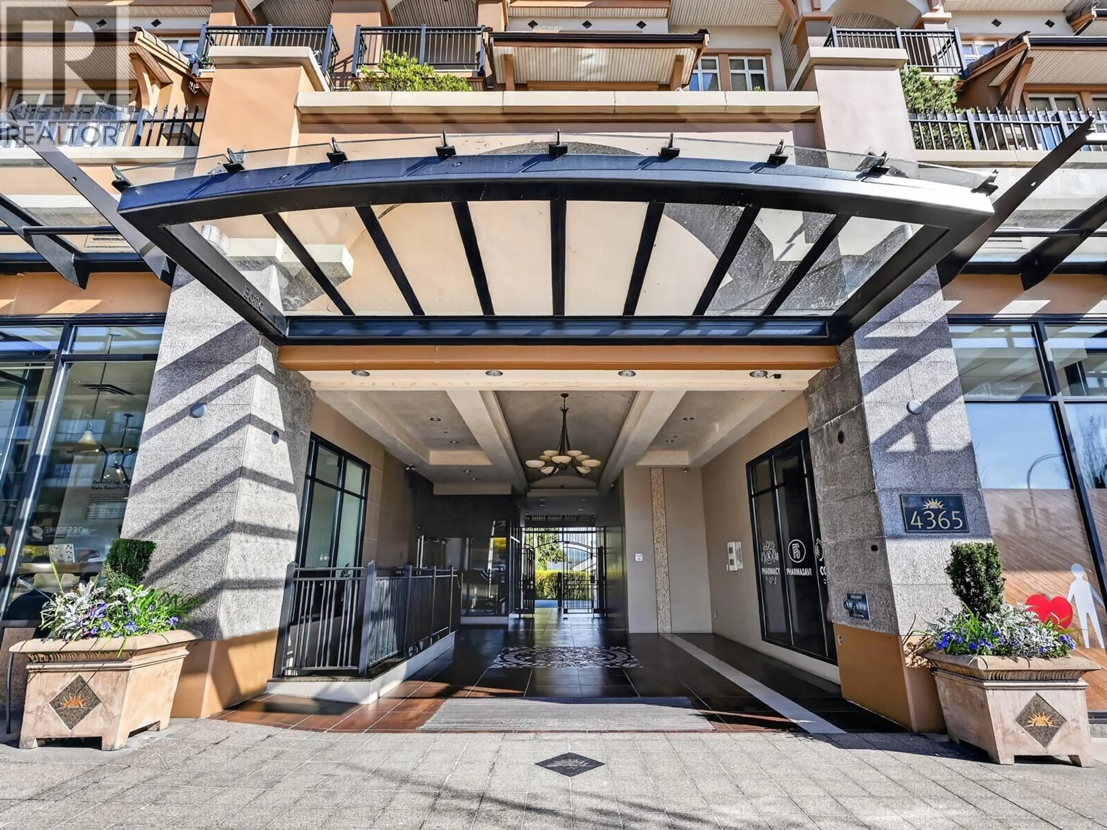 Indoor foyer for 302 - 4365 HASTINGS STREET, Burnaby British Columbia V5C2J7