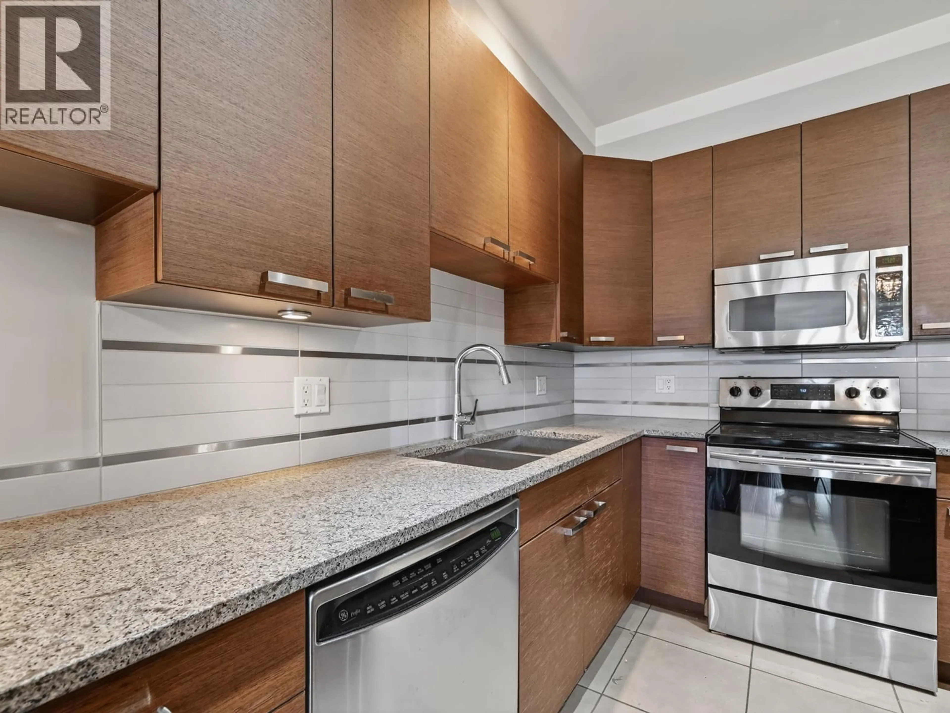 Standard kitchen, unknown for 302 - 4365 HASTINGS STREET, Burnaby British Columbia V5C2J7