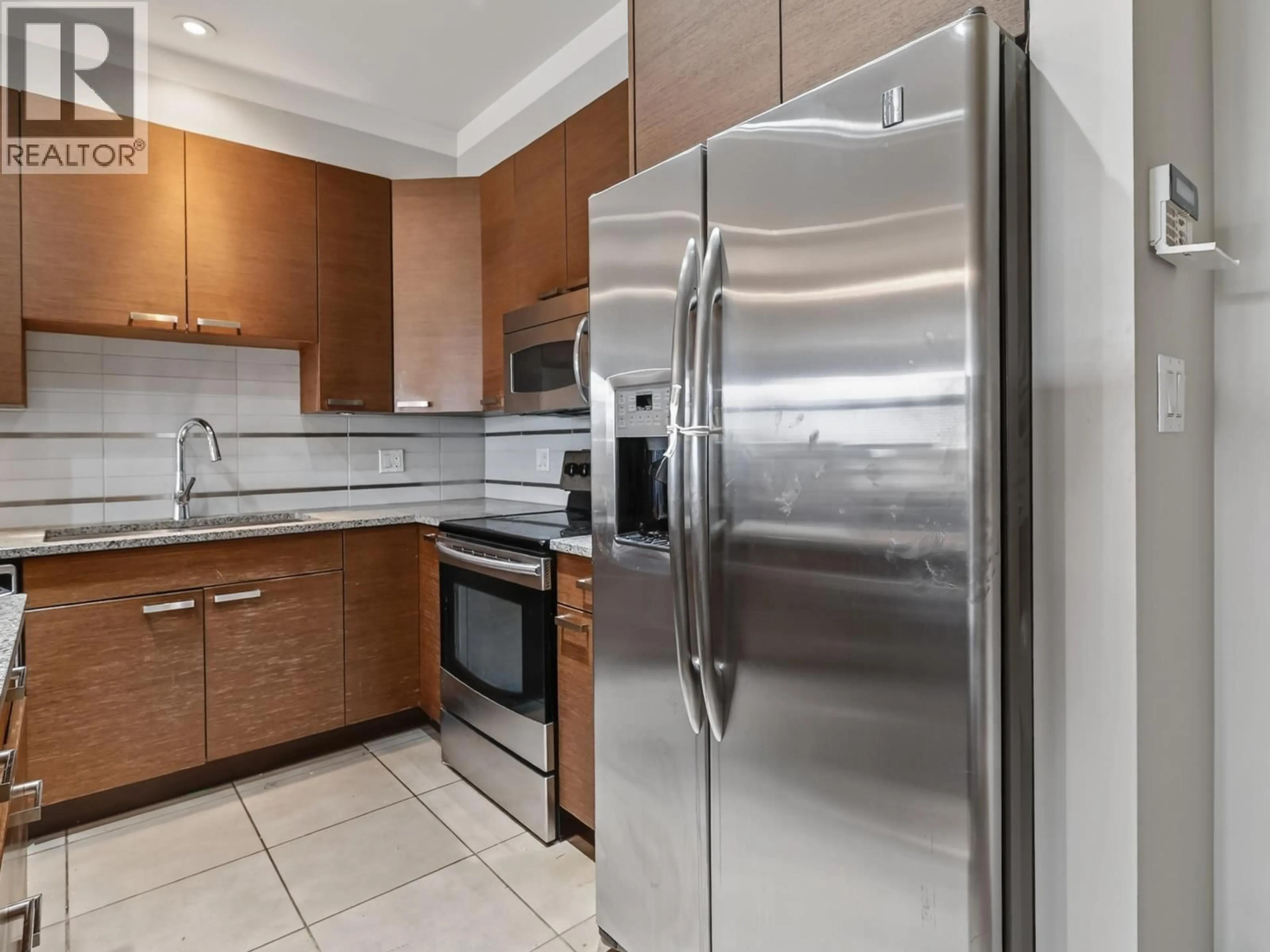Standard kitchen, unknown for 302 - 4365 HASTINGS STREET, Burnaby British Columbia V5C2J7