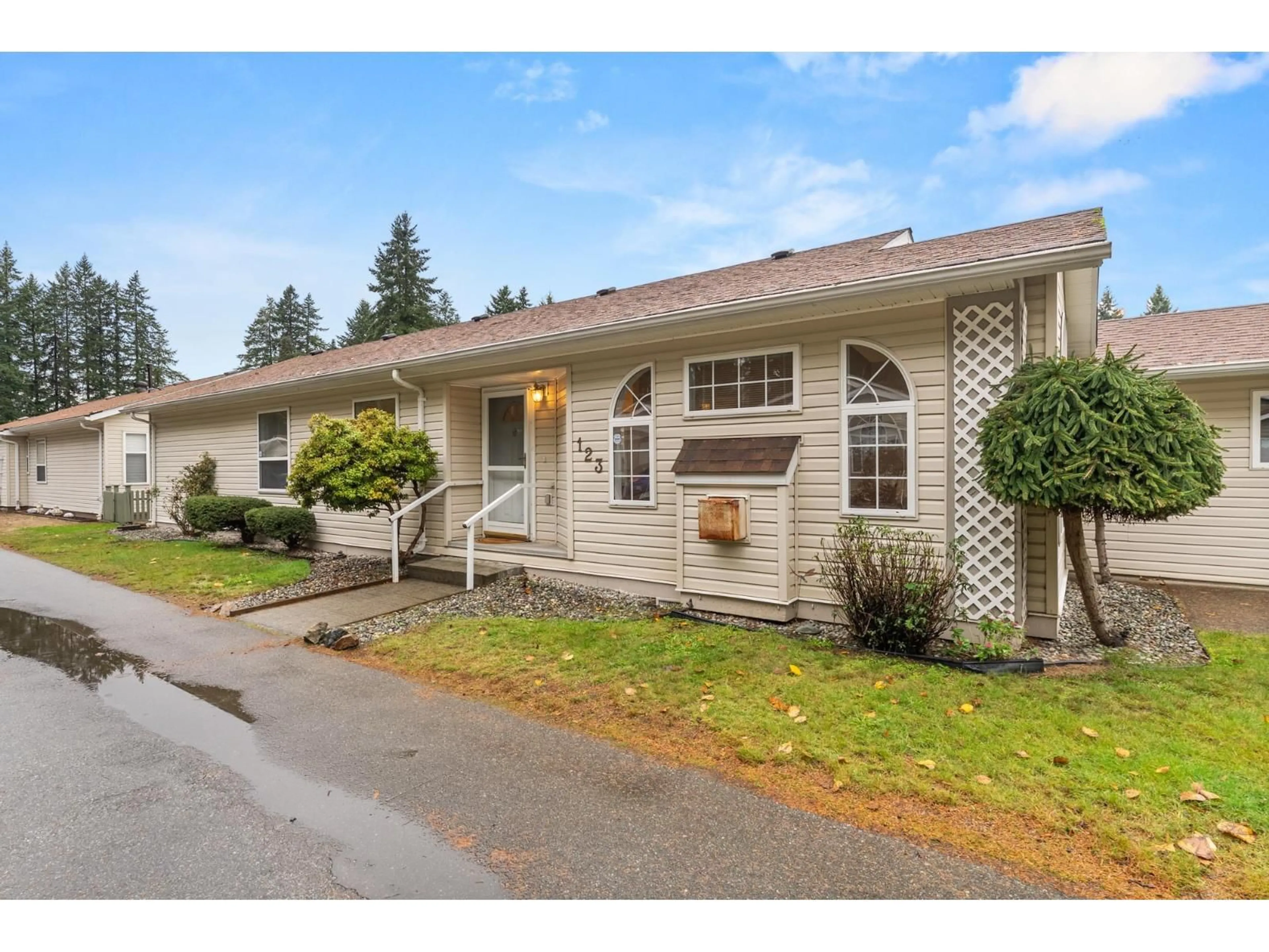 Home with vinyl exterior material, street for 123 - 9080 198 STREET, Langley British Columbia V1M3A8