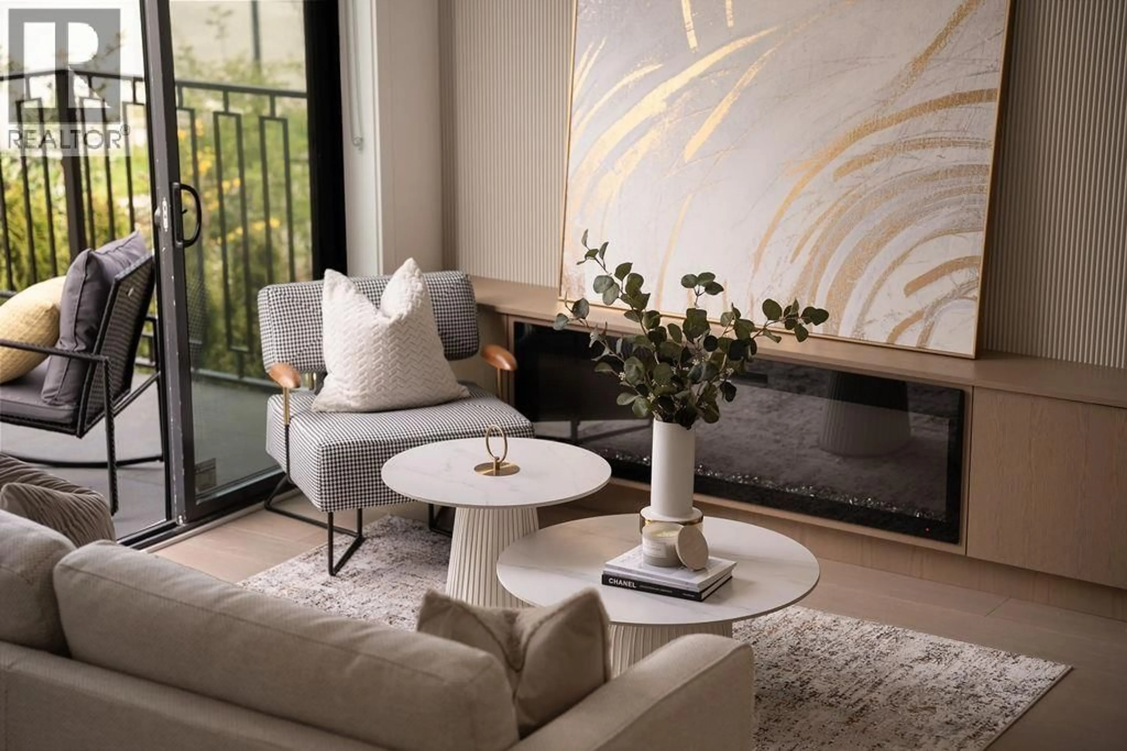 Living room with furniture, ceramic/tile floor for 1 - 2282 8TH AVENUE, Vancouver British Columbia V5N1V5