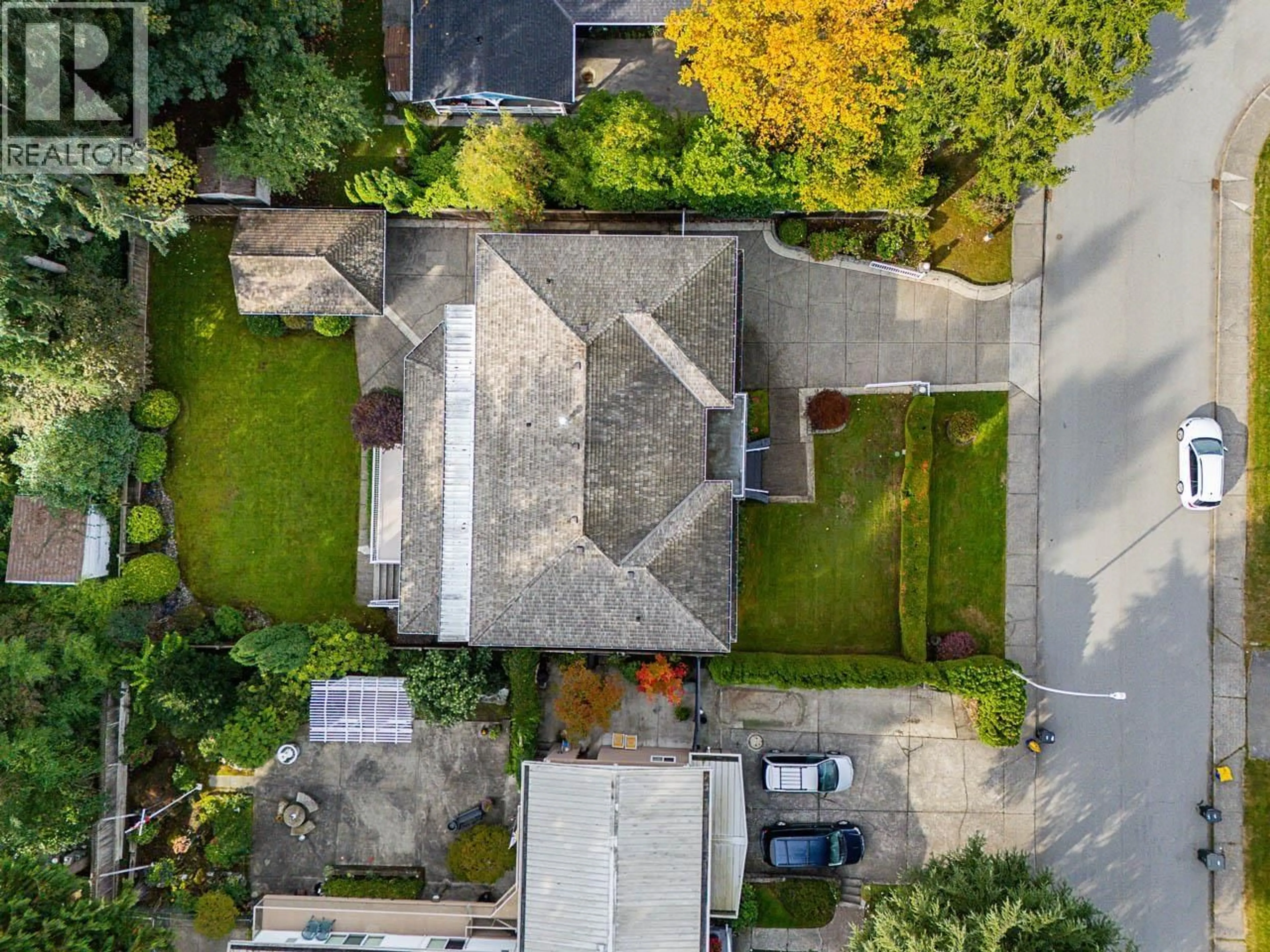 A pic from outside/outdoor area/front of a property/back of a property/a pic from drone, street for 8108 WESTLAKE STREET, Burnaby British Columbia V5A2B4