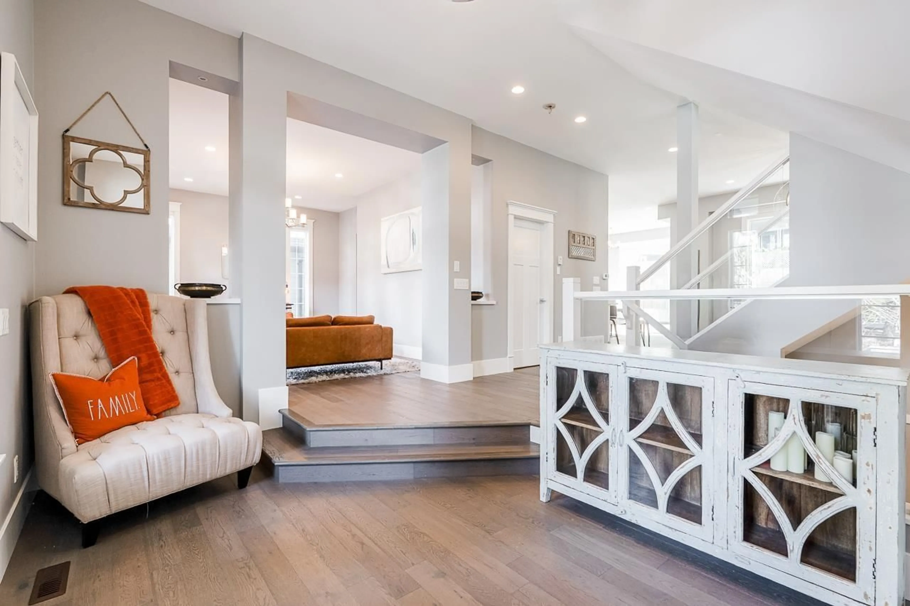 Indoor entryway for 15708 MOUNTAIN VIEW DRIVE, Surrey British Columbia V3Z0C6