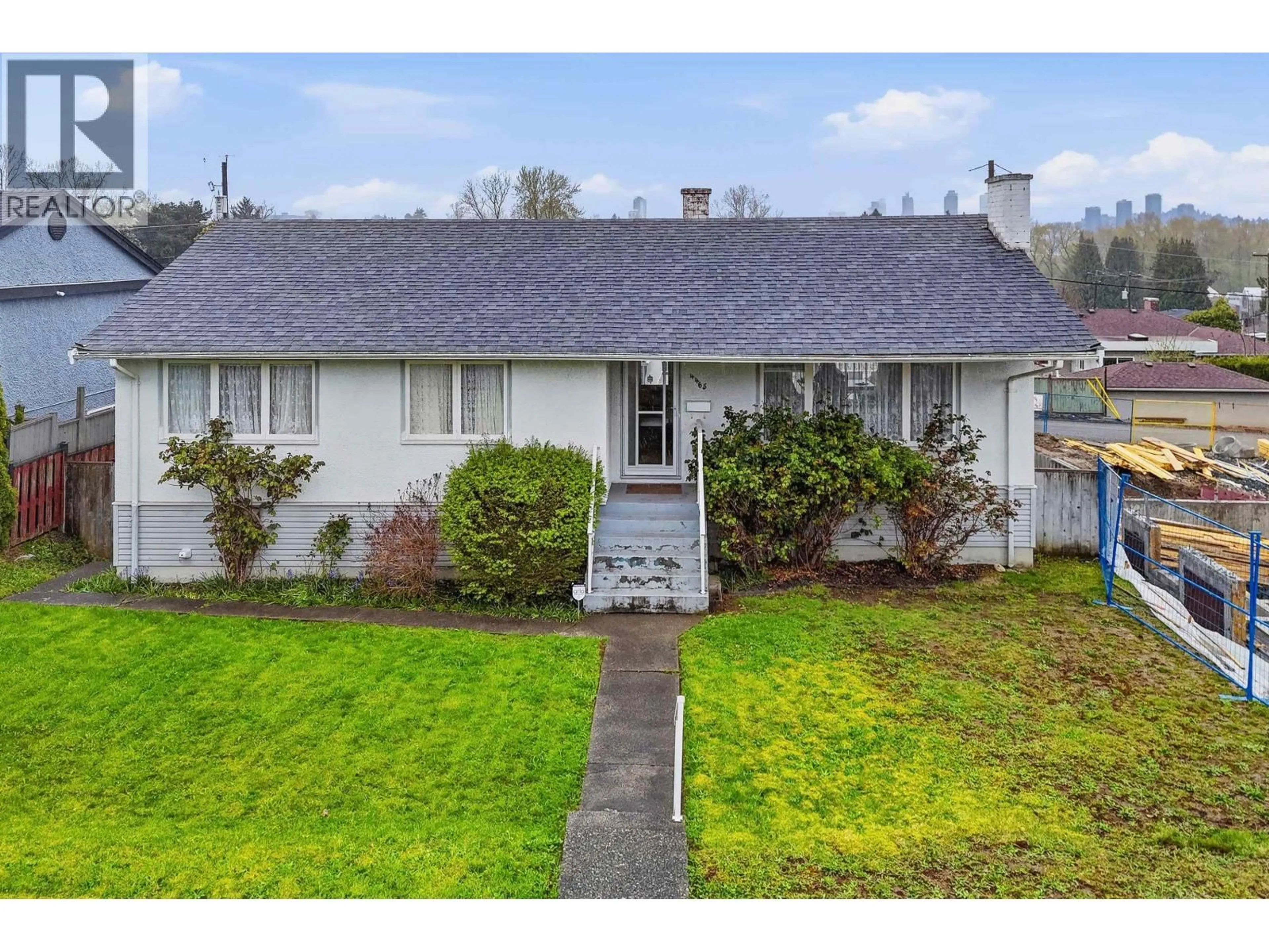 A pic from outside/outdoor area/front of a property/back of a property/a pic from drone, street for 4465 PRICE CRESCENT, Burnaby British Columbia V5G2N5