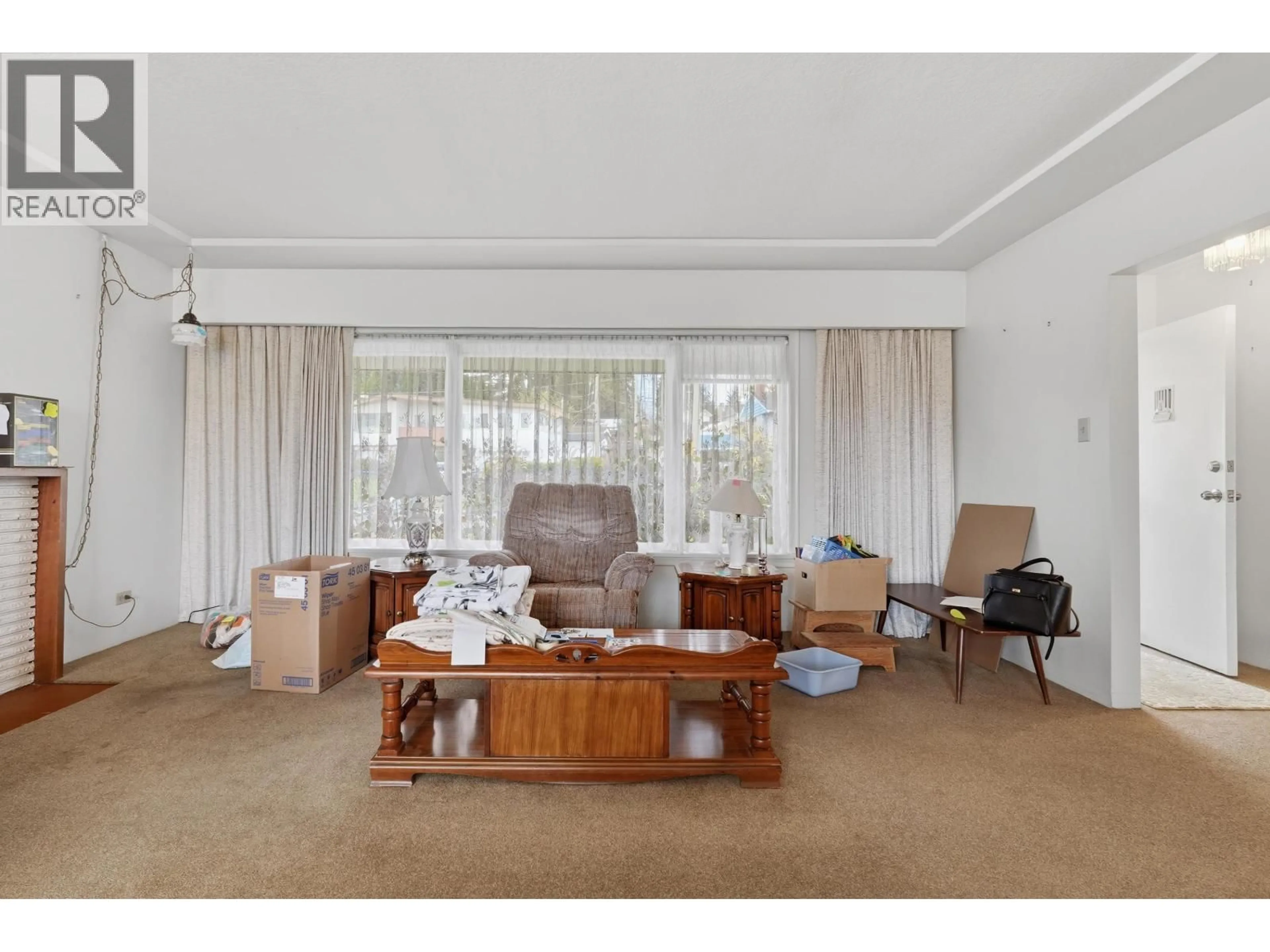 Living room with furniture, unknown for 4465 PRICE CRESCENT, Burnaby British Columbia V5G2N5