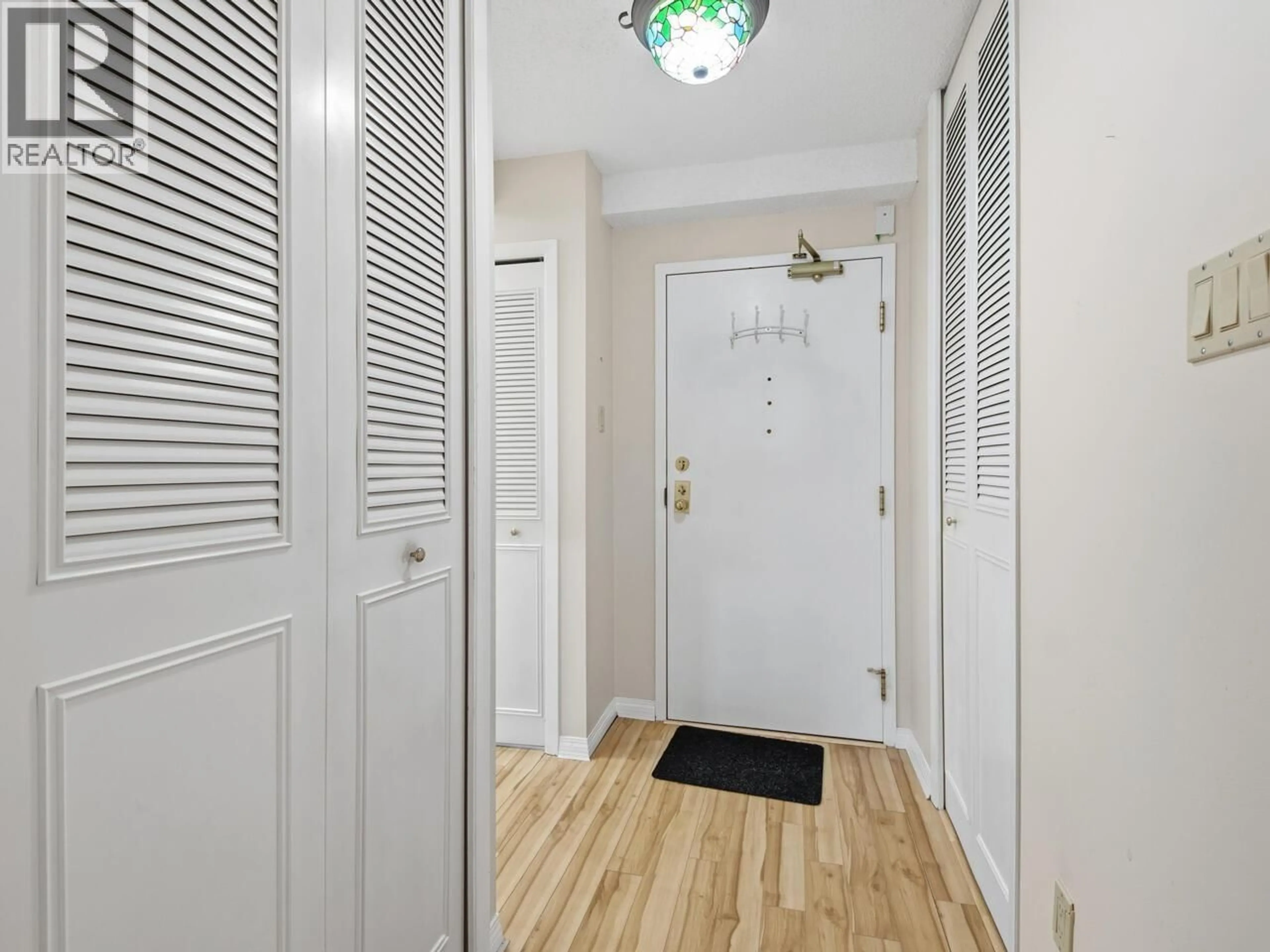 Indoor entryway for 307 - 4165 MAYWOOD STREET, Burnaby British Columbia V5H4E3