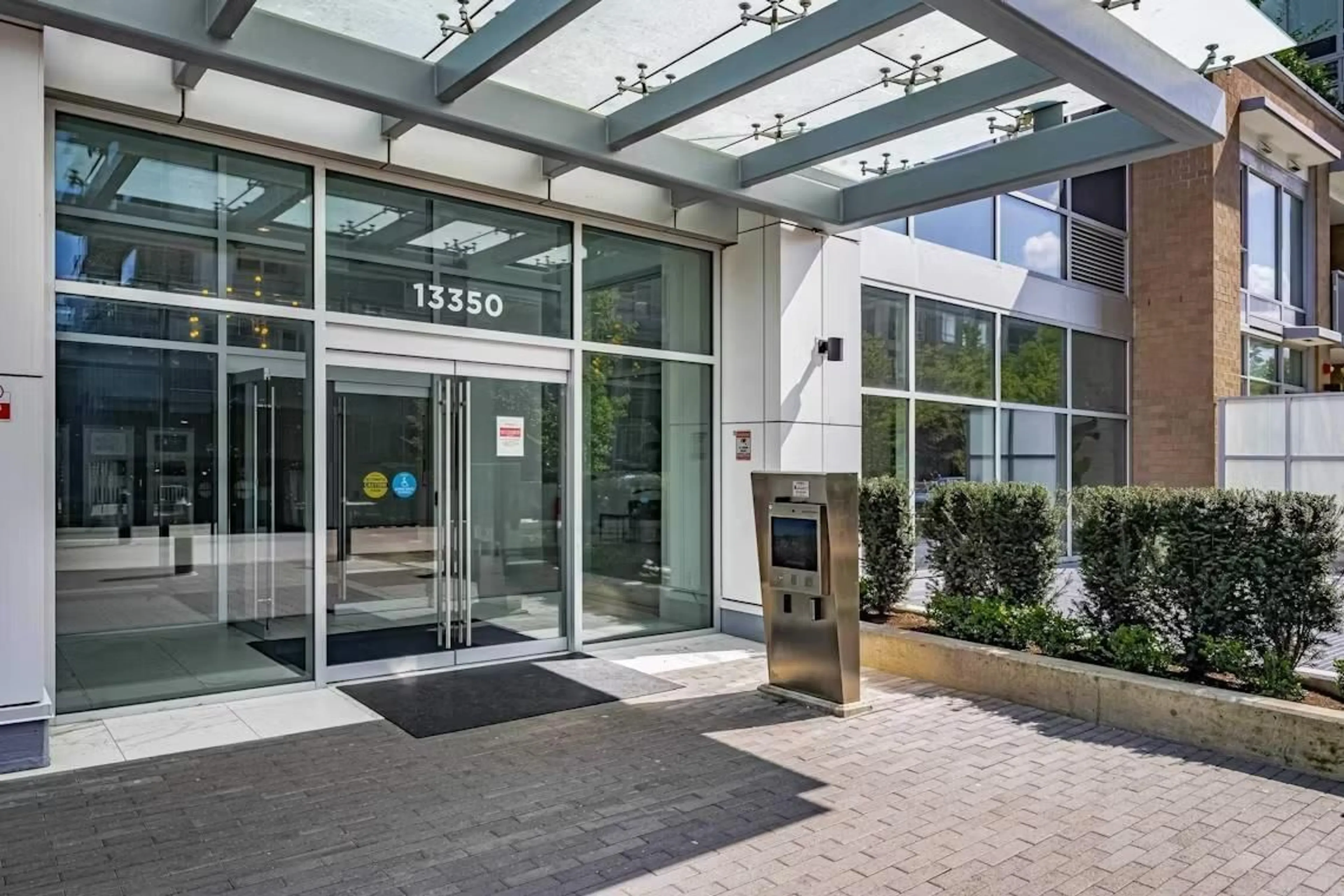 Indoor foyer for 4105 - 13350 CENTRAL AVENUE, Surrey British Columbia V3T0S1