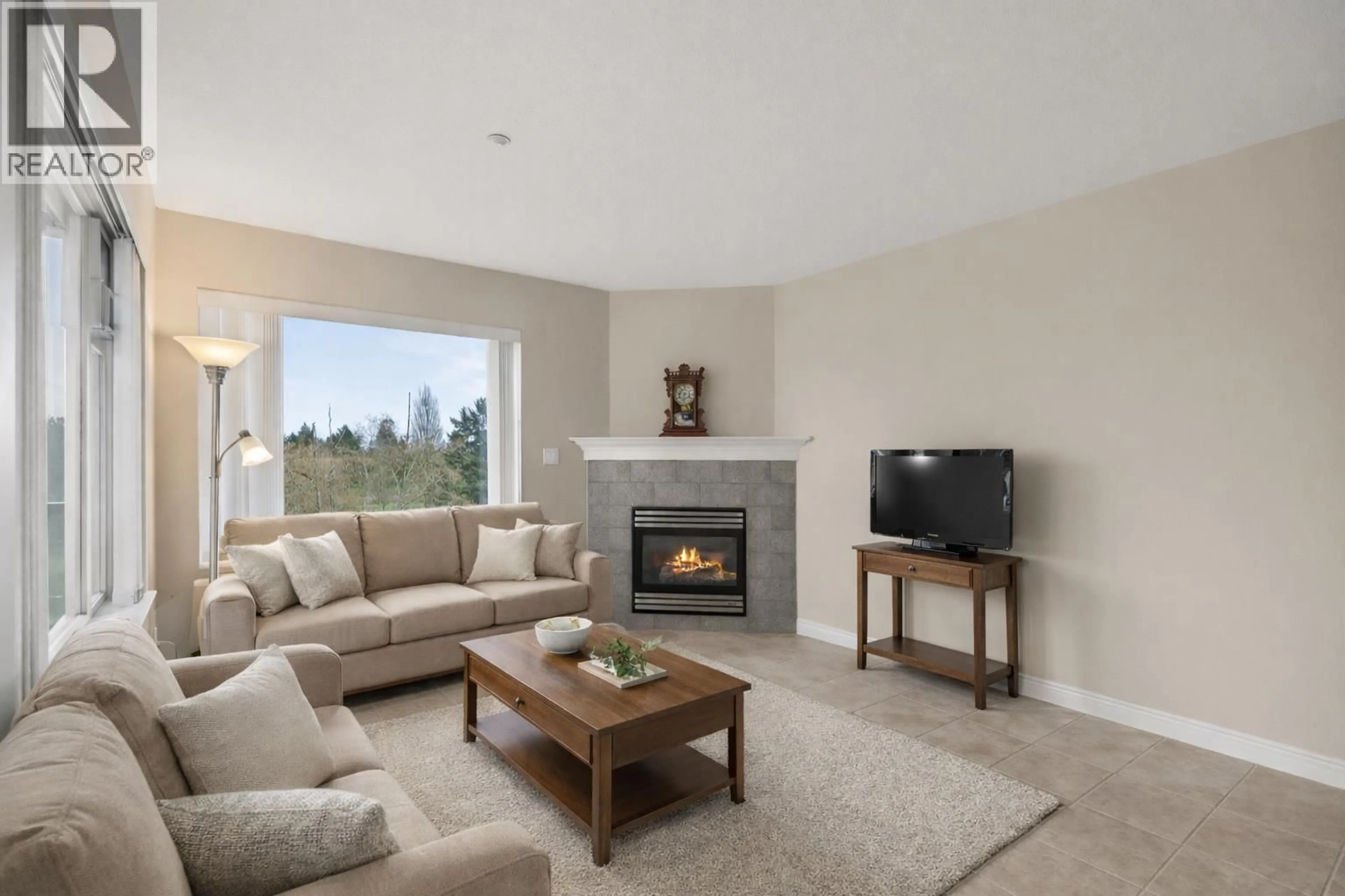 Living room with furniture, unknown for 203 - 1330 HUNTER ROAD, Delta British Columbia V4L1Y8
