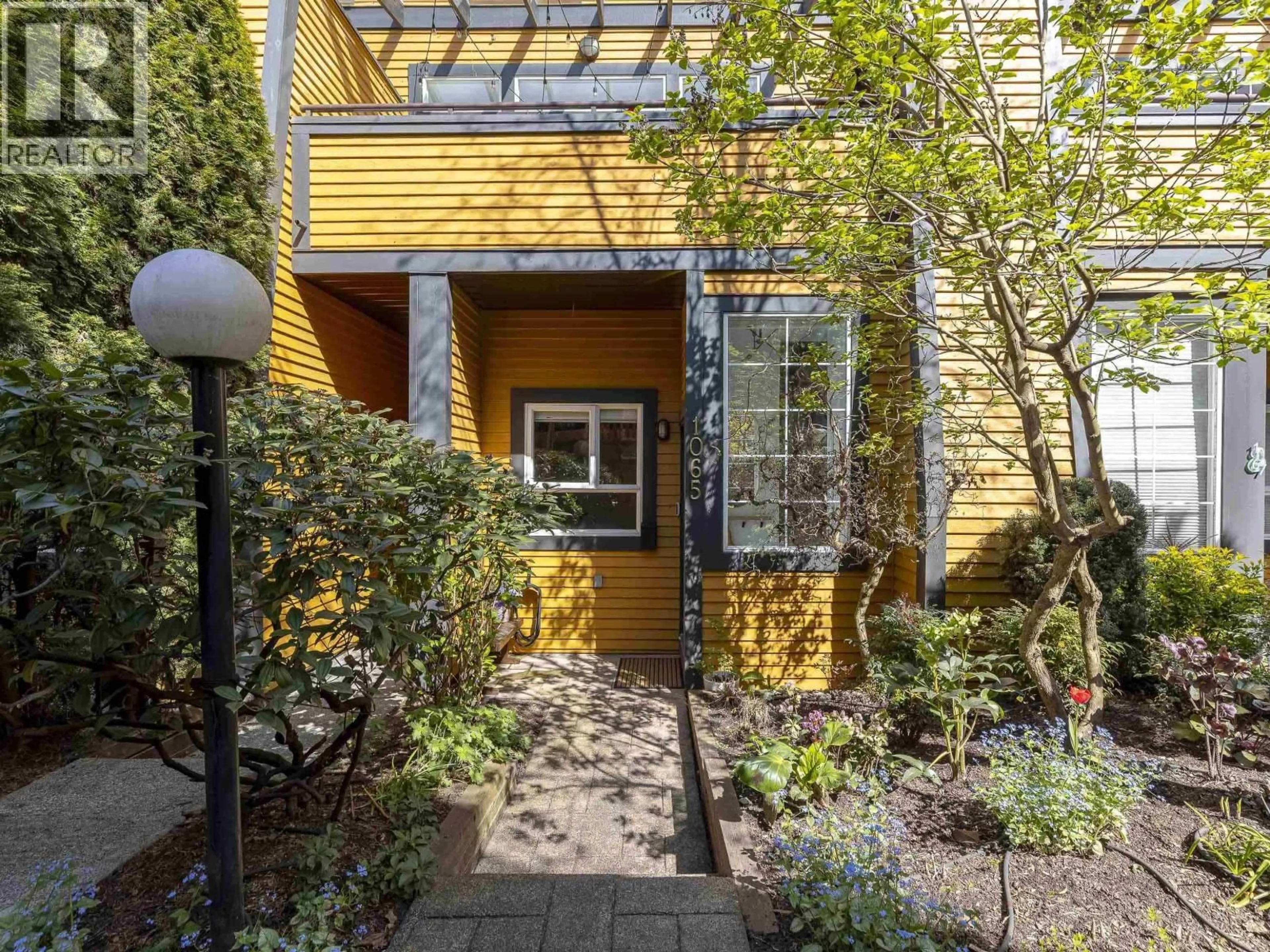 Indoor entryway for 1065 PENDER STREET, Vancouver British Columbia V6A4H9