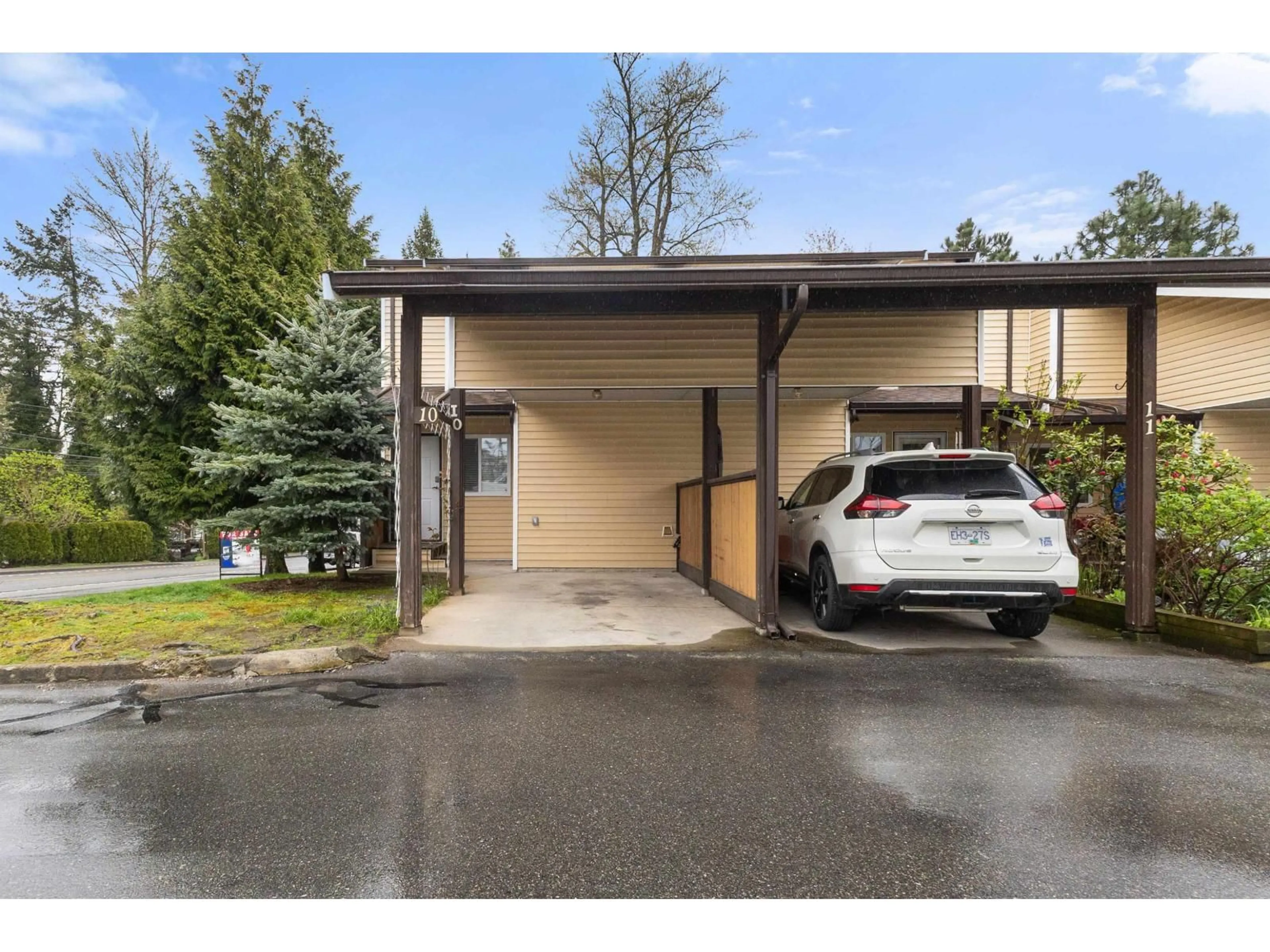 Indoor garage for 10 - 27272 32 AVENUE, Abbotsford British Columbia V4W3T8
