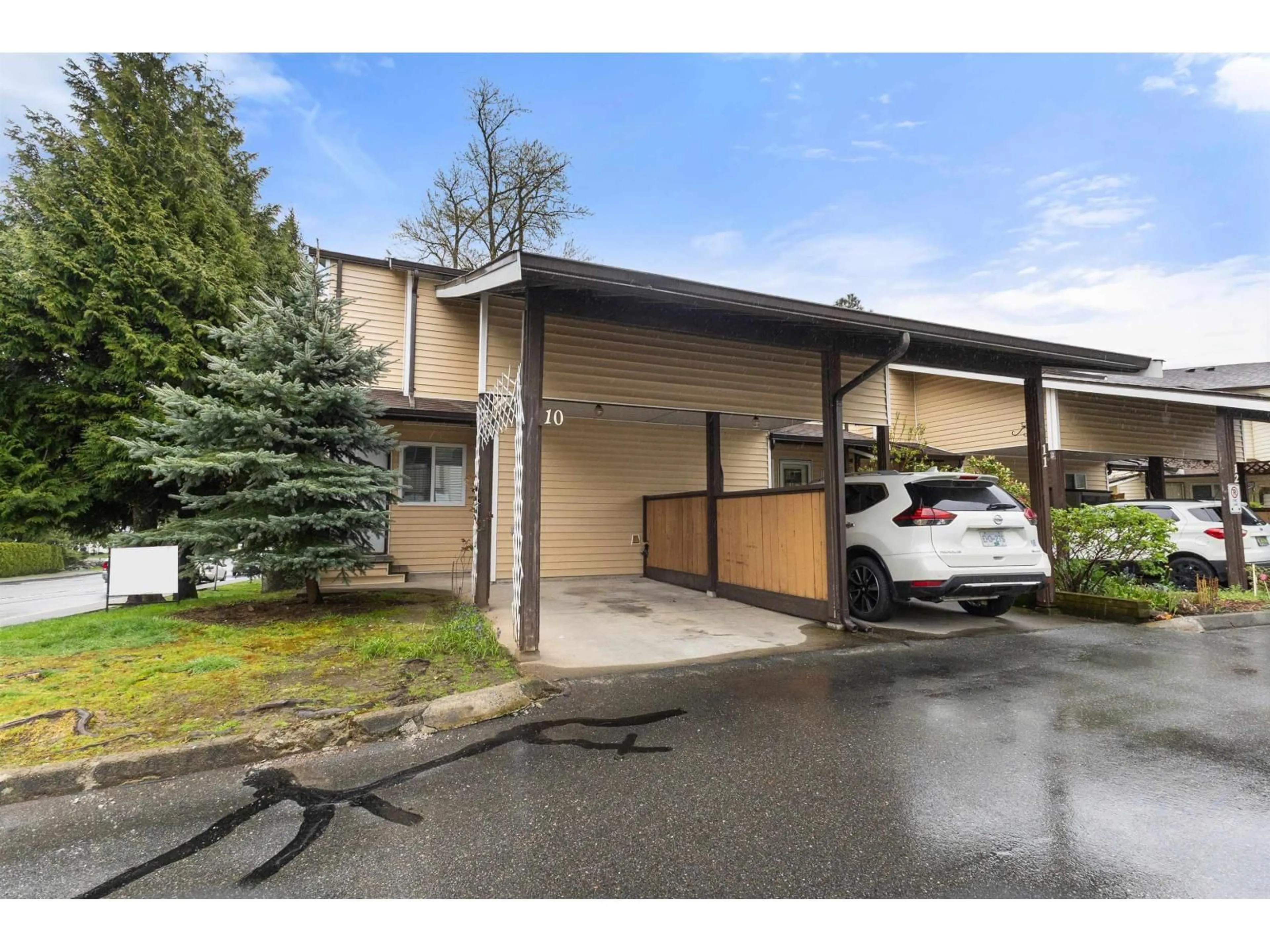 Indoor garage for 10 - 27272 32 AVENUE, Abbotsford British Columbia V4W3T8