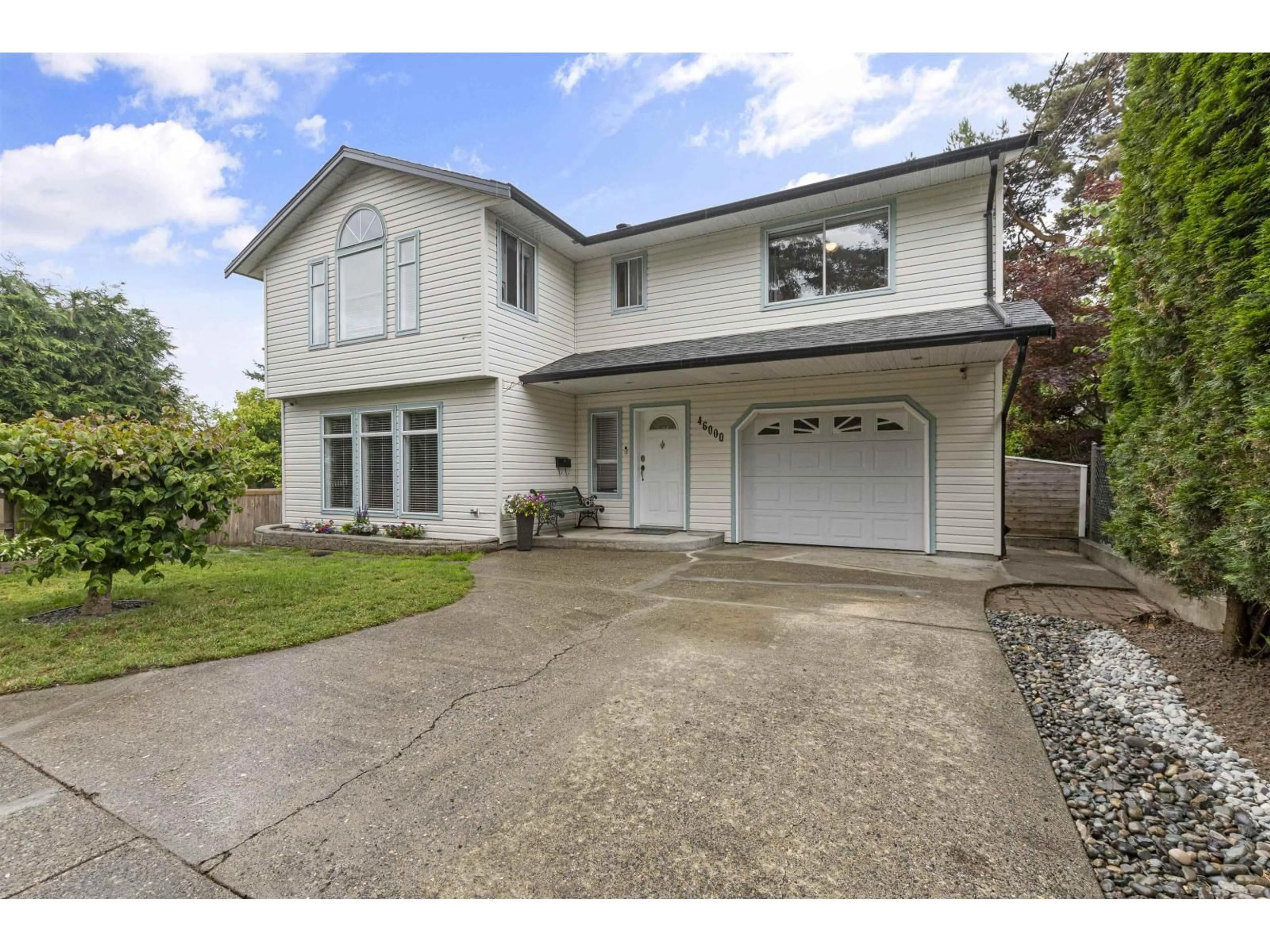 A pic from outside/outdoor area/front of a property/back of a property/a pic from drone, street for 46000 BONNY AVENUE, Chilliwack British Columbia V2P3H6