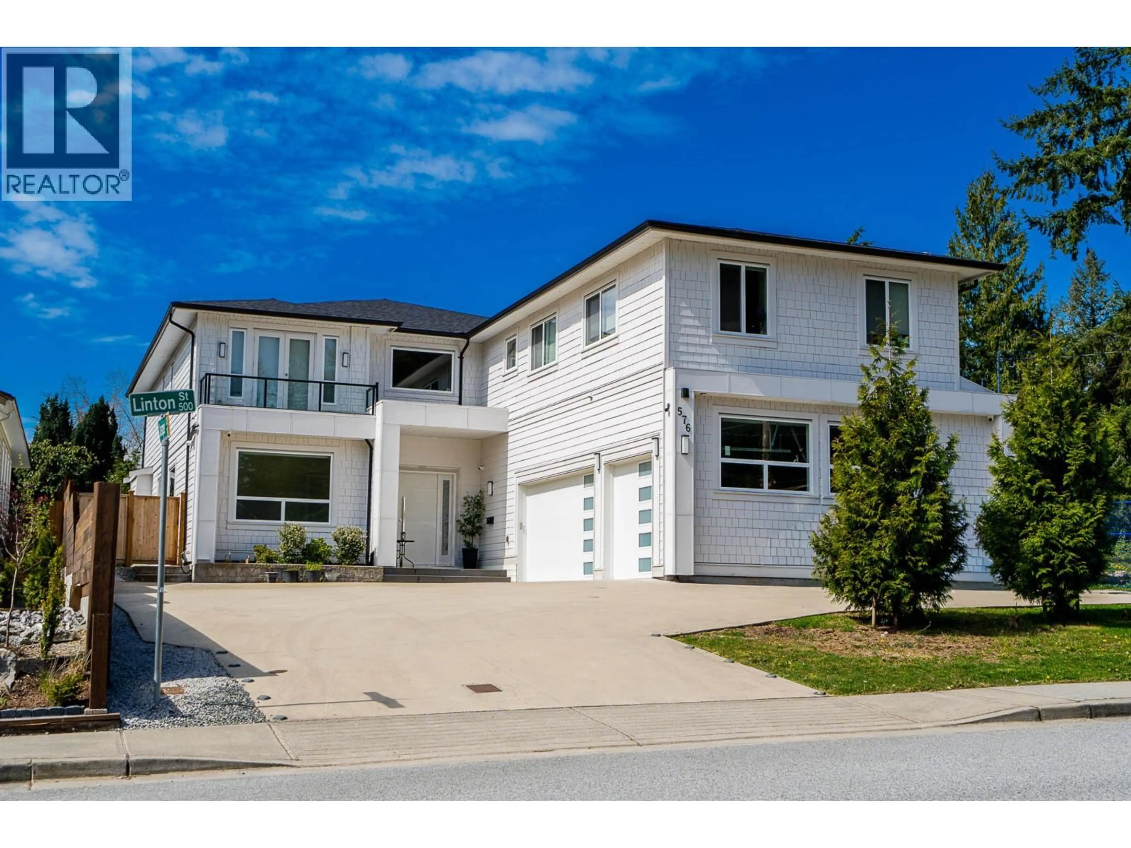 Home with vinyl exterior material, street for 576 LINTON STREET, Coquitlam British Columbia V3J6J2