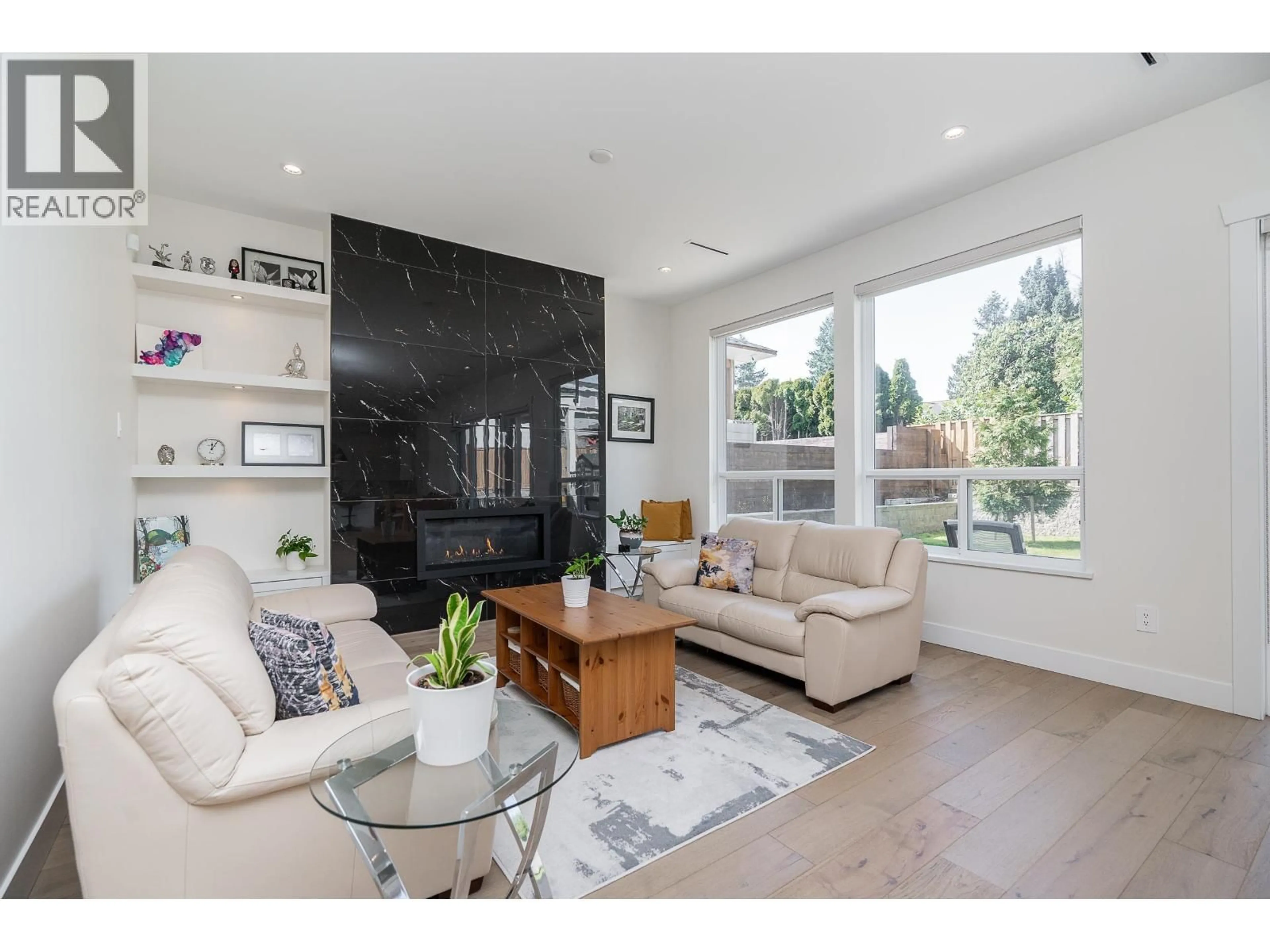 Living room with furniture, unknown for 576 LINTON STREET, Coquitlam British Columbia V3J6J2