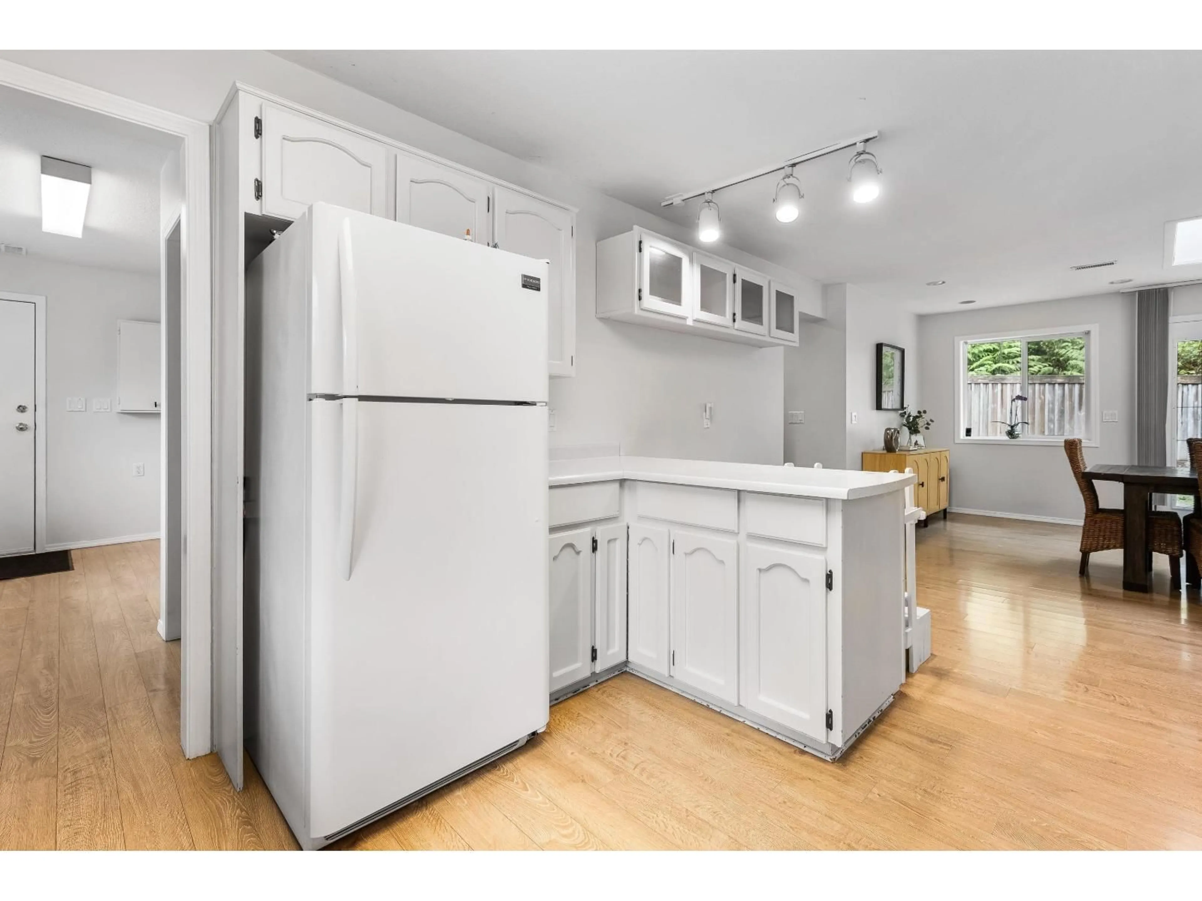 Standard kitchen, unknown for 41750 BOWMAN ROAD, Yarrow British Columbia V2R5G8