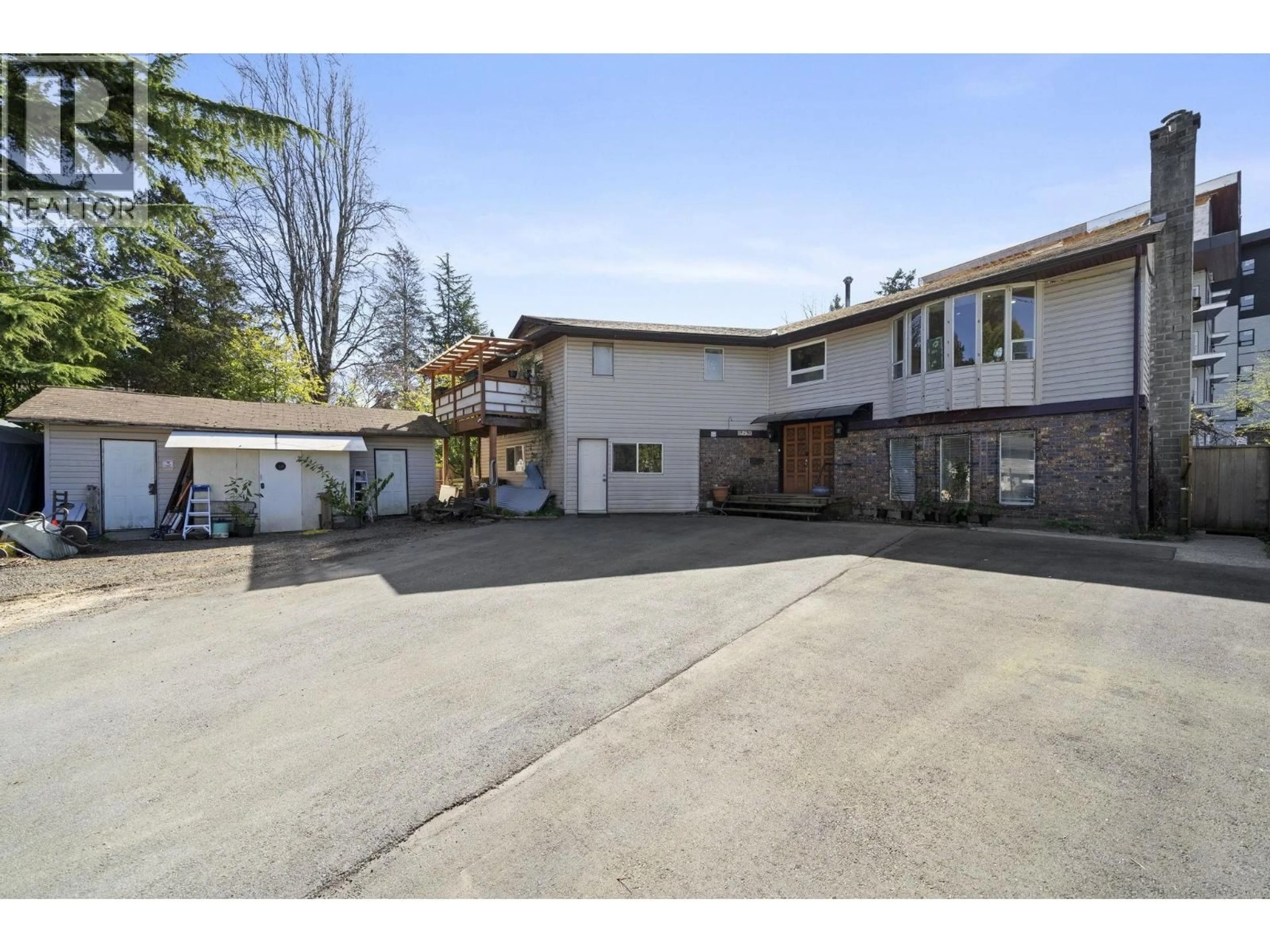 A pic from outside/outdoor area/front of a property/back of a property/a pic from drone, street for 21796 HOWISON AVENUE, Maple Ridge British Columbia V2X2W6