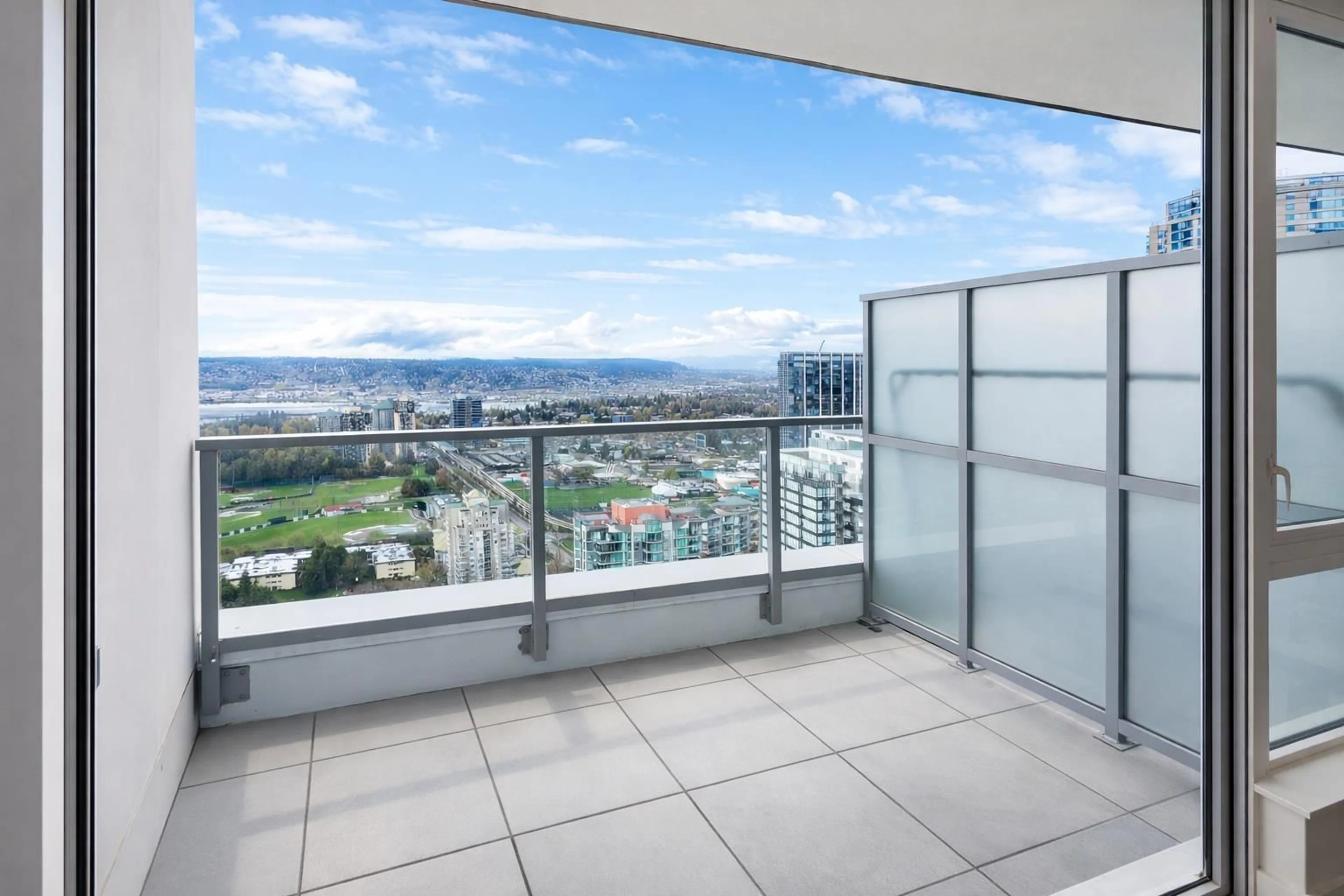 Balcony in the apartment, water/lake/river/ocean view for 3503 - 13350 CENTRAL AVENUE, Surrey British Columbia V3T0S1