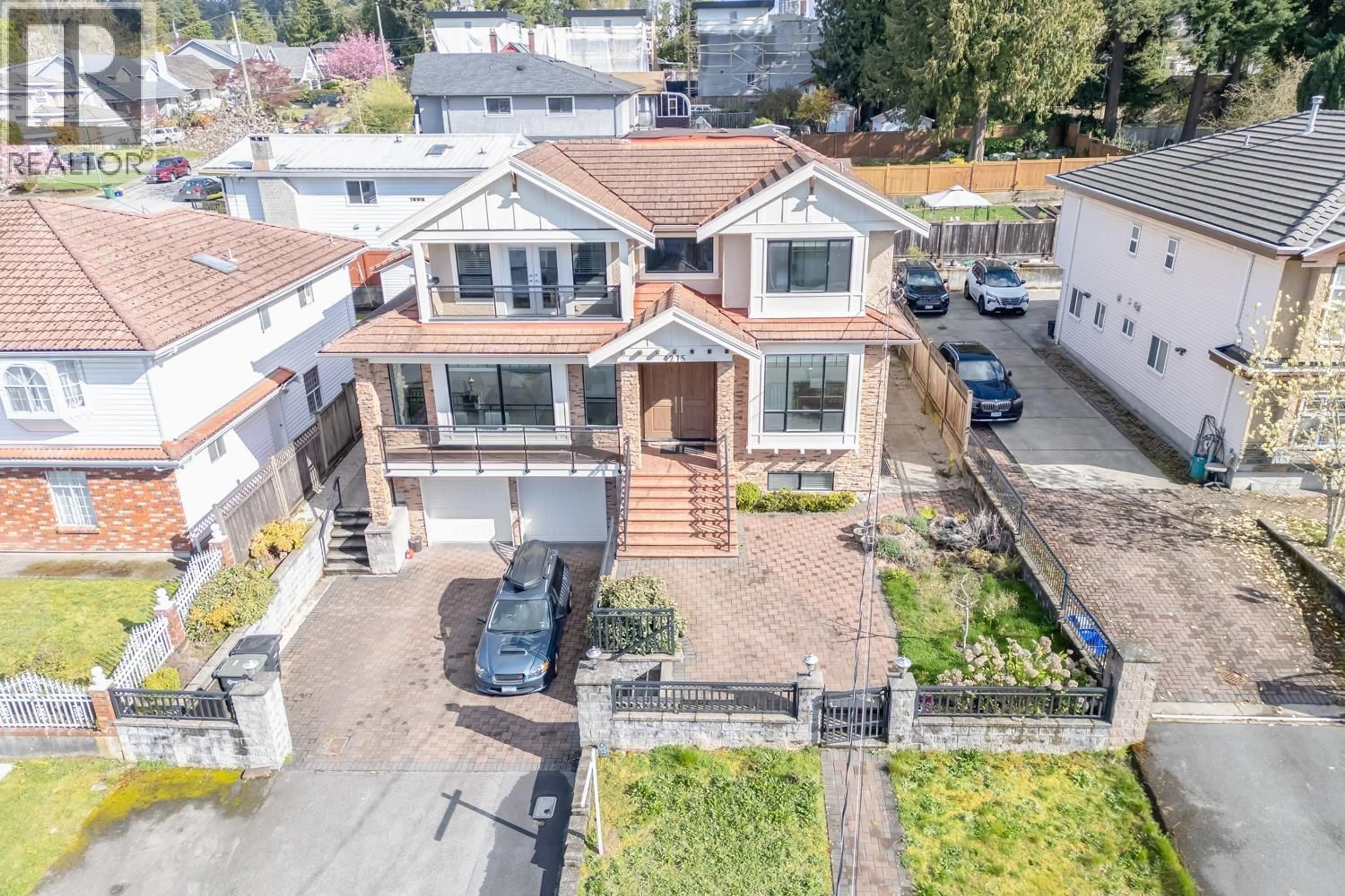 A pic from outside/outdoor area/front of a property/back of a property/a pic from drone, street for 4215 WATLING STREET, Burnaby British Columbia V5J1V4