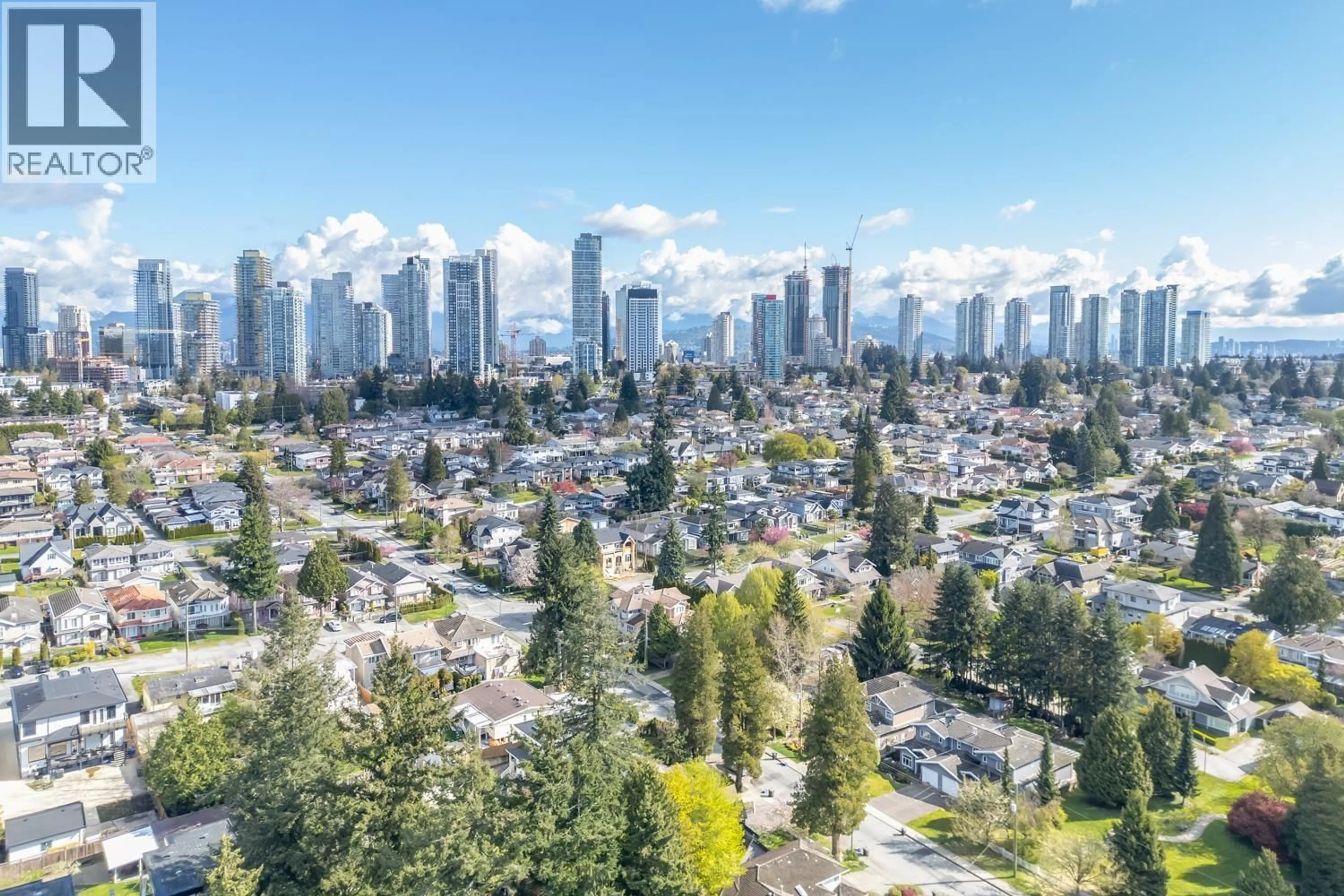 A pic from outside/outdoor area/front of a property/back of a property/a pic from drone, city buildings view from balcony for 4215 WATLING STREET, Burnaby British Columbia V5J1V4