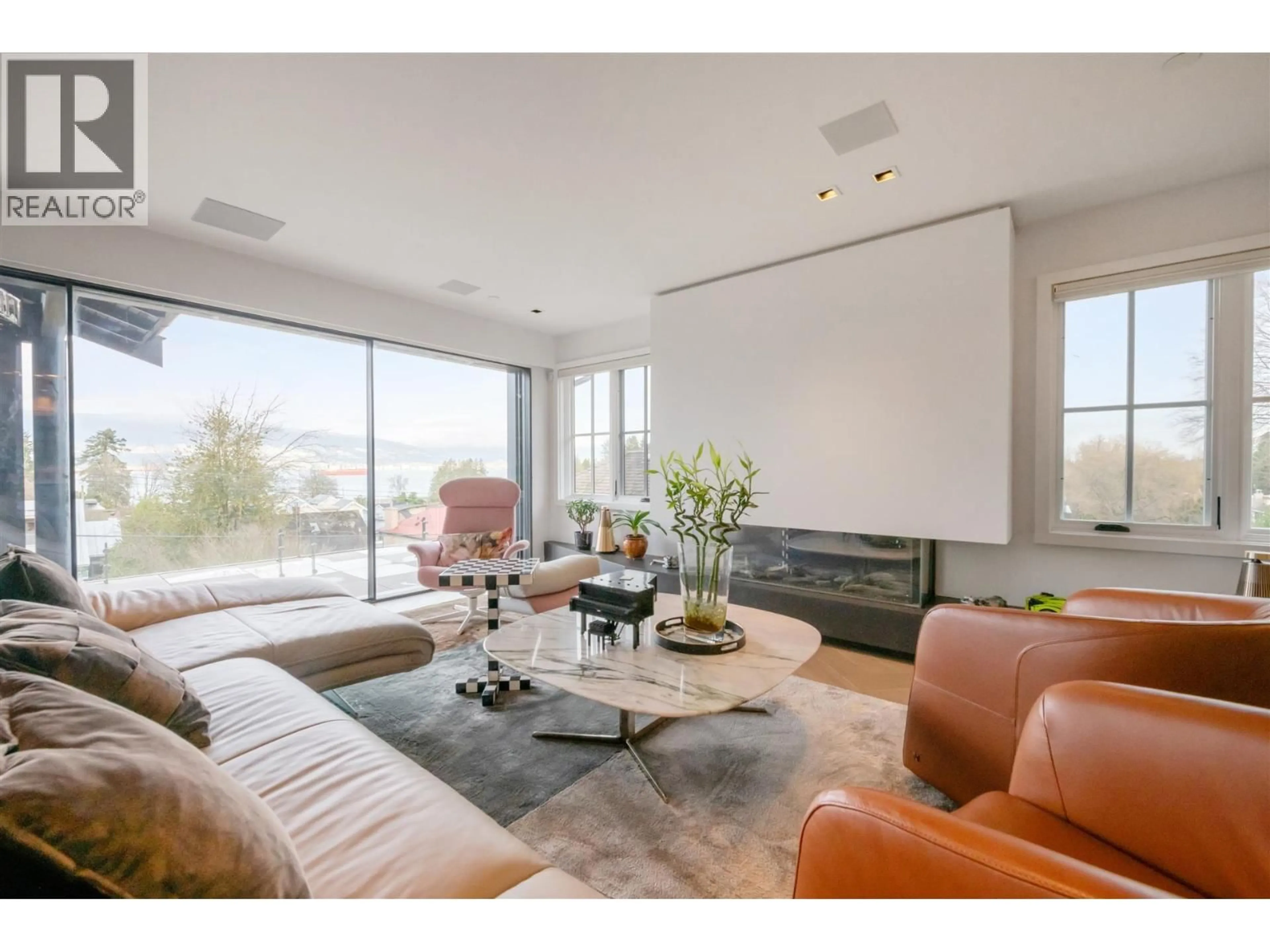 Living room with furniture, unknown for 4546 LANGARA AVENUE, Vancouver British Columbia V6R1C8