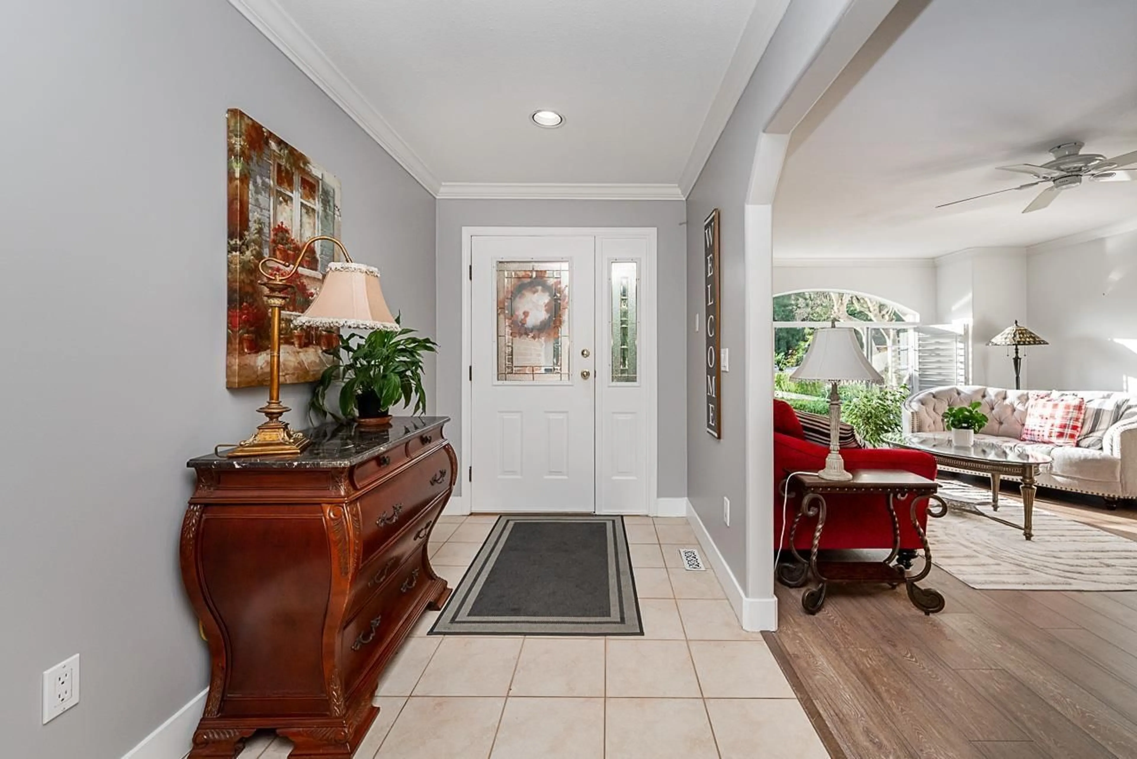 Indoor entryway for 16545 10 AVENUE, Surrey British Columbia V4A9S1