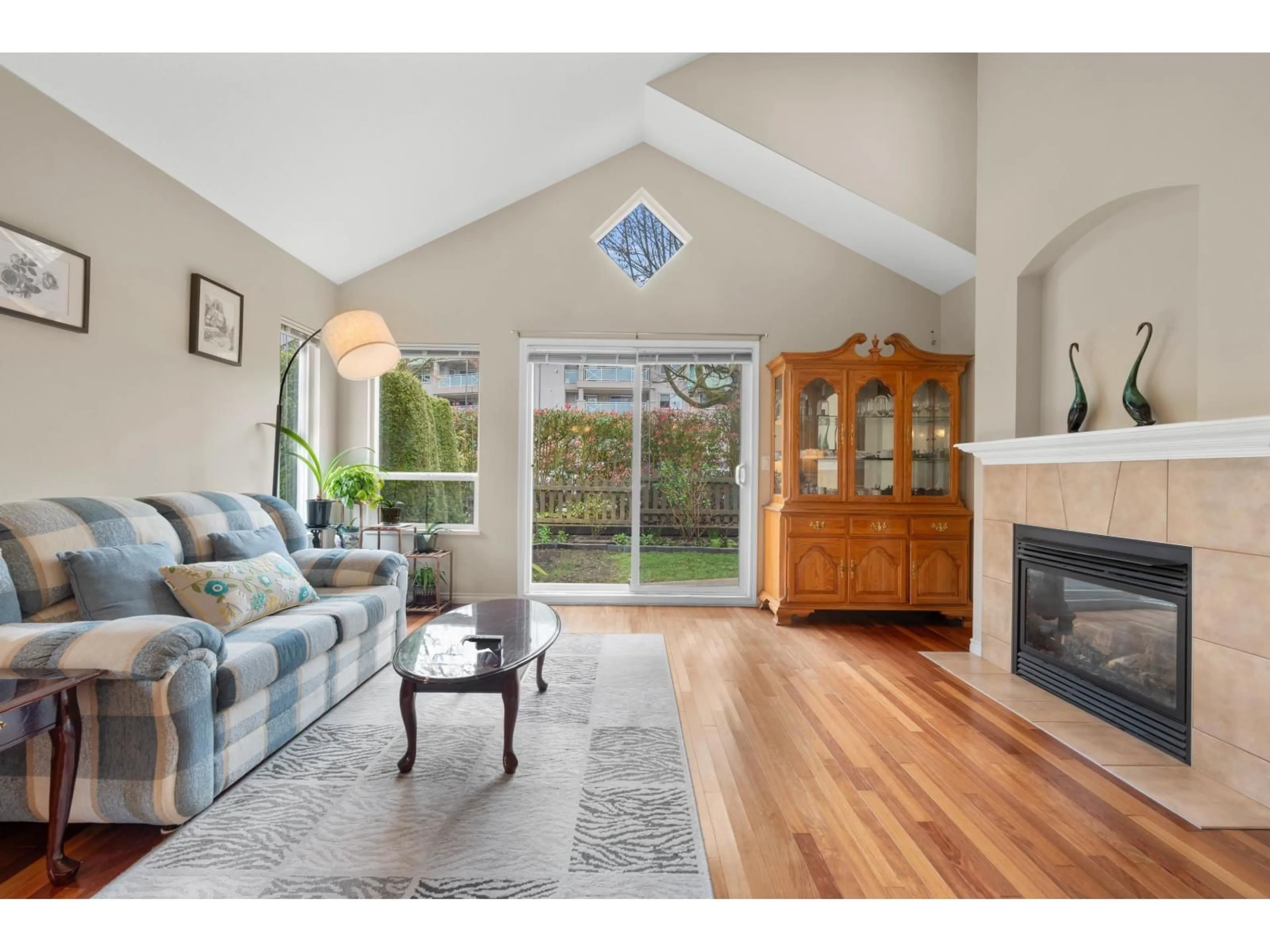 Living room with furniture, unknown for 62 - 15133 29A AVENUE, Surrey British Columbia V4P3G4