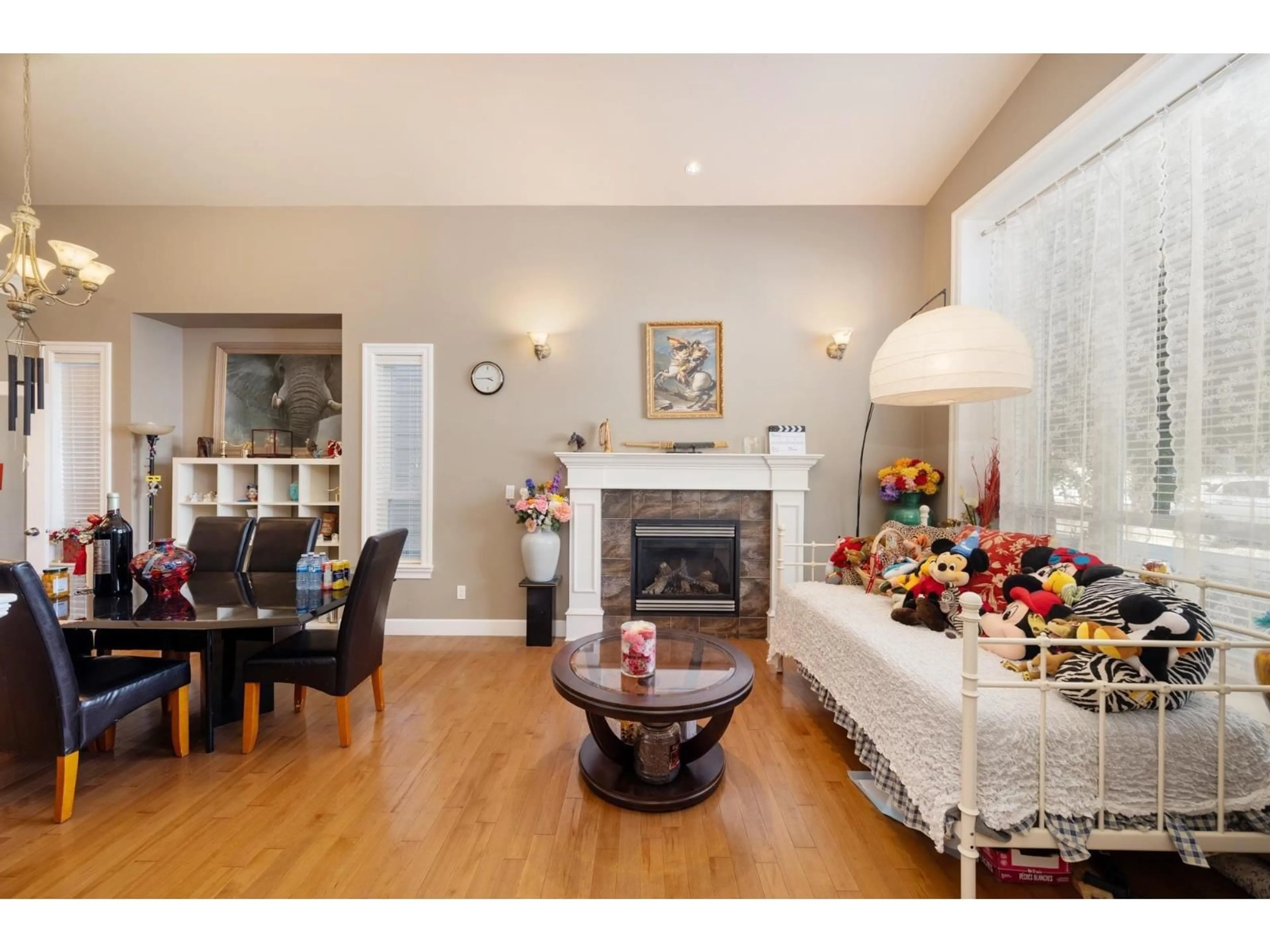 Living room with furniture, wood/laminate floor for 9 - 3502 150A STREET, Surrey British Columbia V3Z4R2