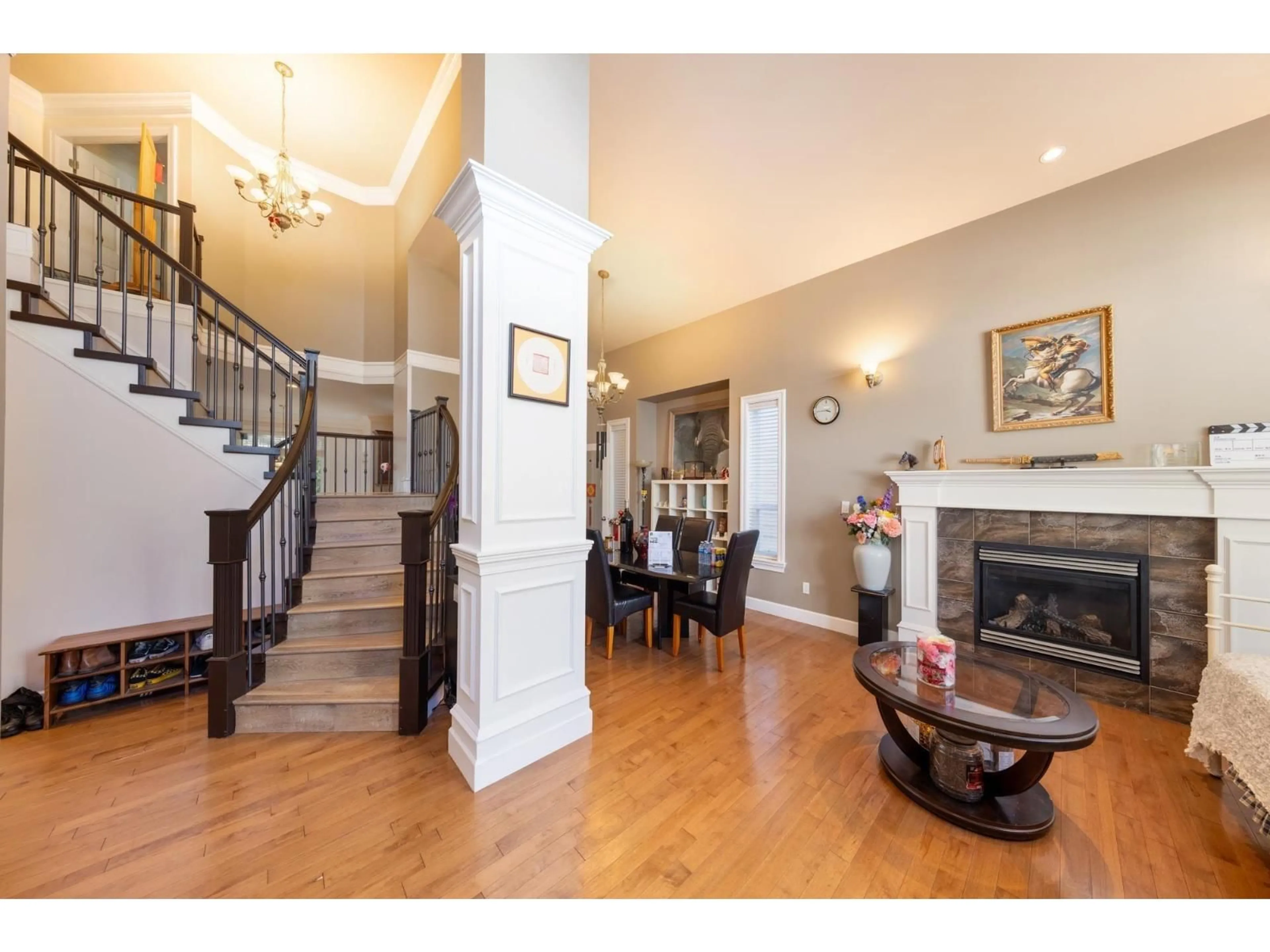 Indoor foyer for 9 - 3502 150A STREET, Surrey British Columbia V3Z4R2
