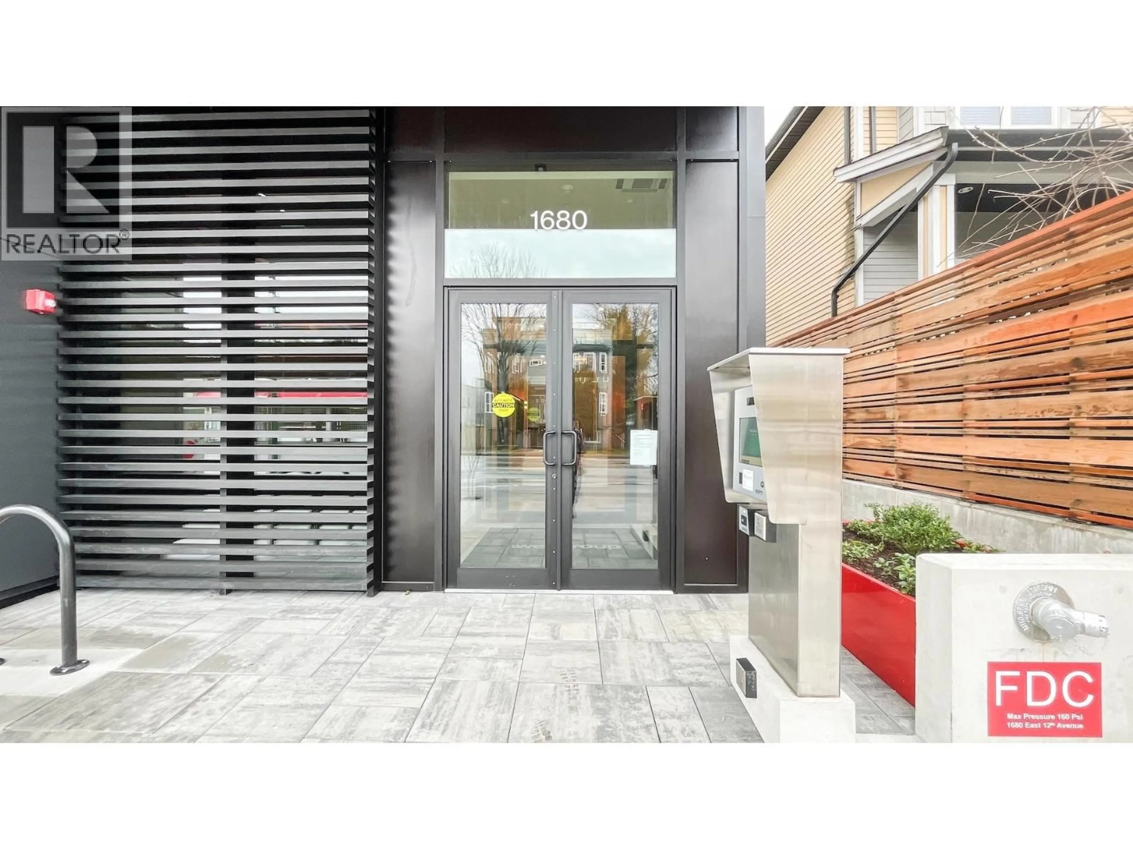 Indoor foyer for 609 - 1680 12 AVENUE, Vancouver British Columbia V5N2A3