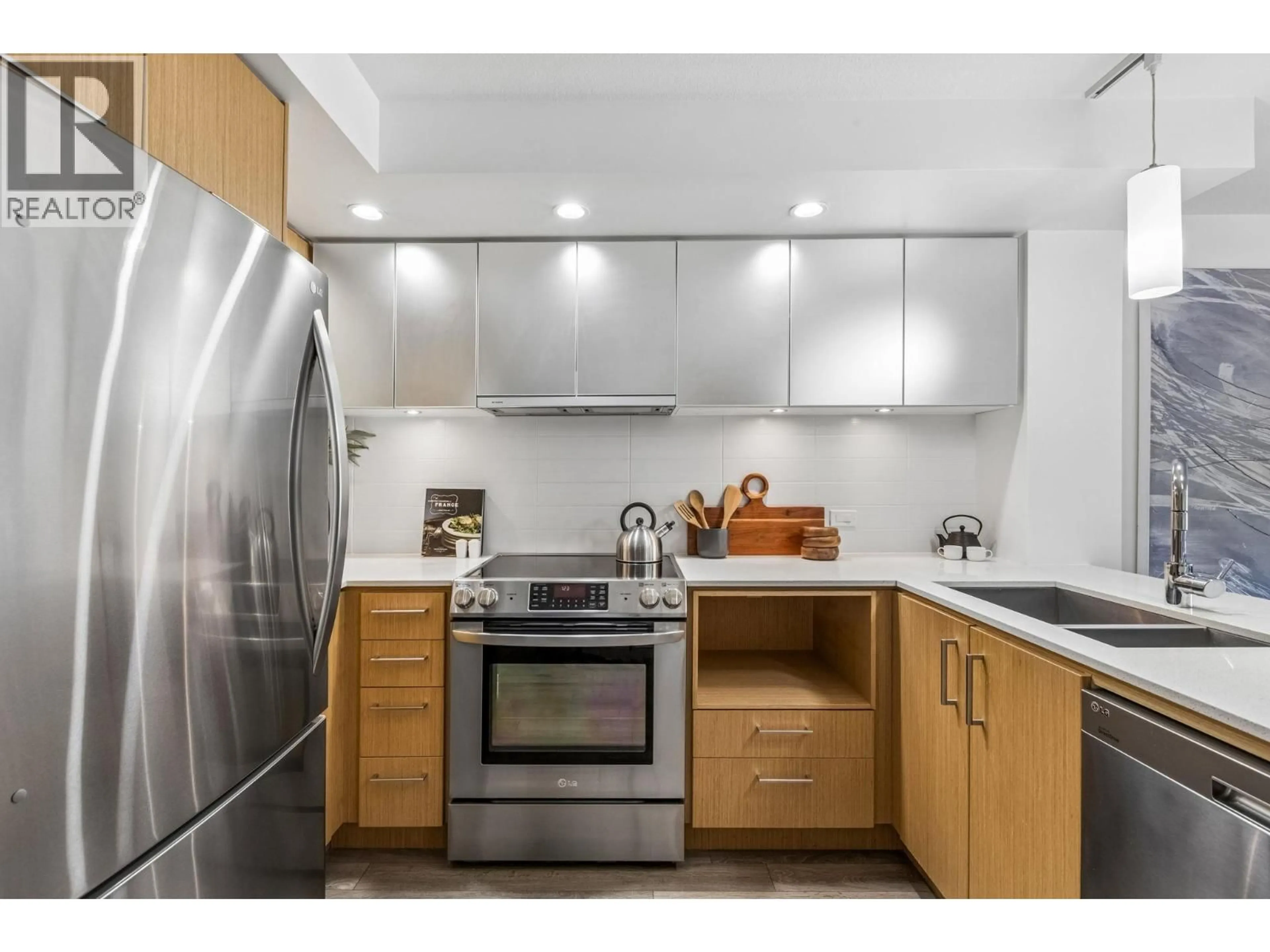 Standard kitchen, unknown for 211 - 221 3RD STREET, North Vancouver British Columbia V7L0C1