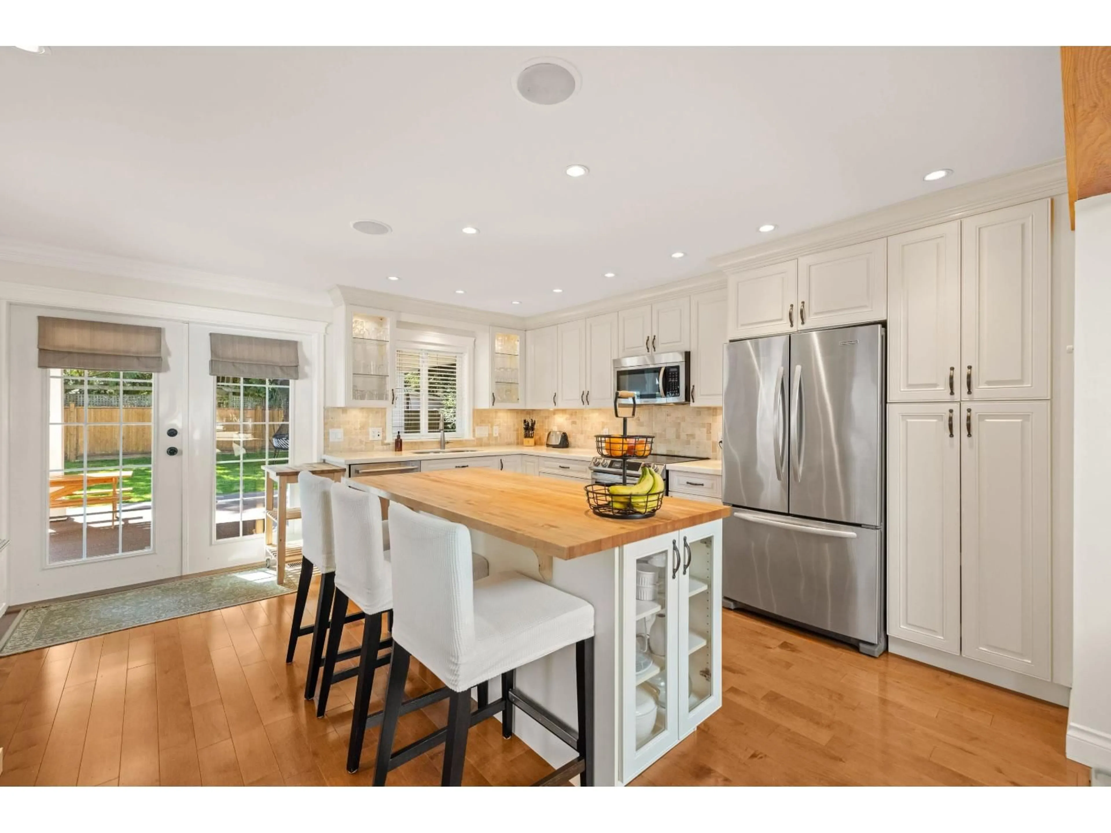 Open concept kitchen, wood/laminate floor for 19864 37A AVENUE, Langley British Columbia V3A2S7