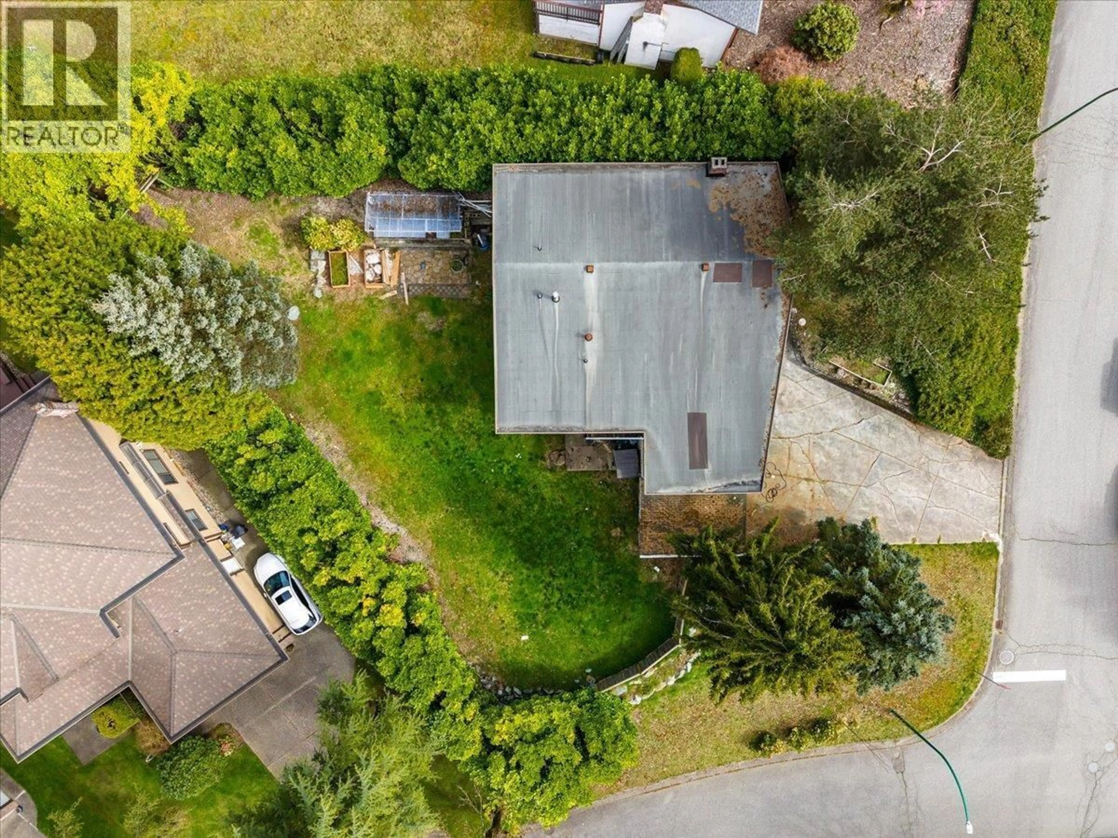 A pic from outside/outdoor area/front of a property/back of a property/a pic from drone, street for 8071 GREENLAKE PLACE, Burnaby British Columbia V5A3N5