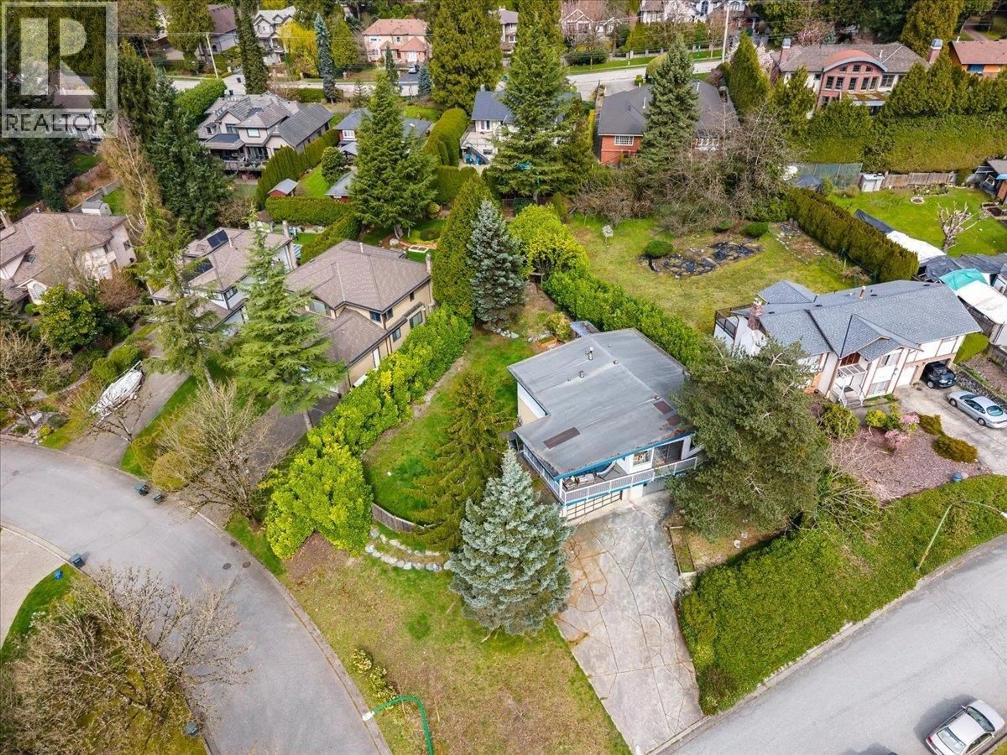A pic from outside/outdoor area/front of a property/back of a property/a pic from drone, street for 8071 GREENLAKE PLACE, Burnaby British Columbia V5A3N5