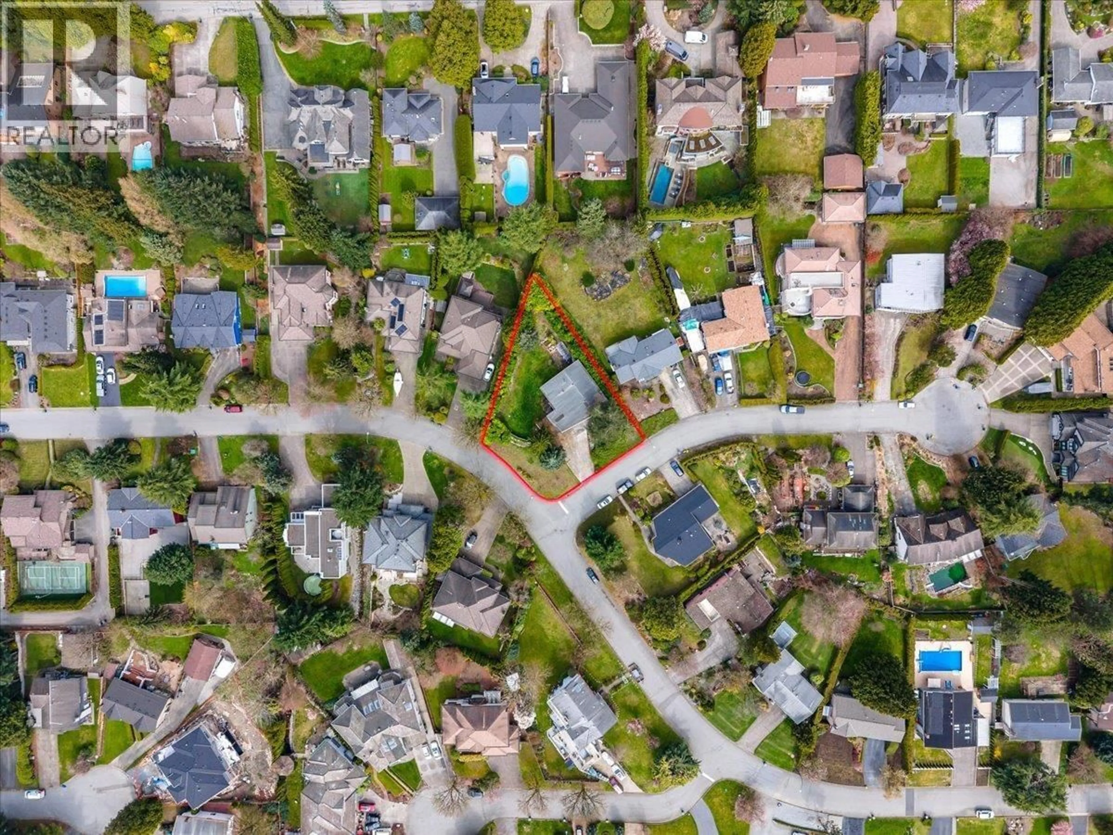 A pic from outside/outdoor area/front of a property/back of a property/a pic from drone, street for 8071 GREENLAKE PLACE, Burnaby British Columbia V5A3N5