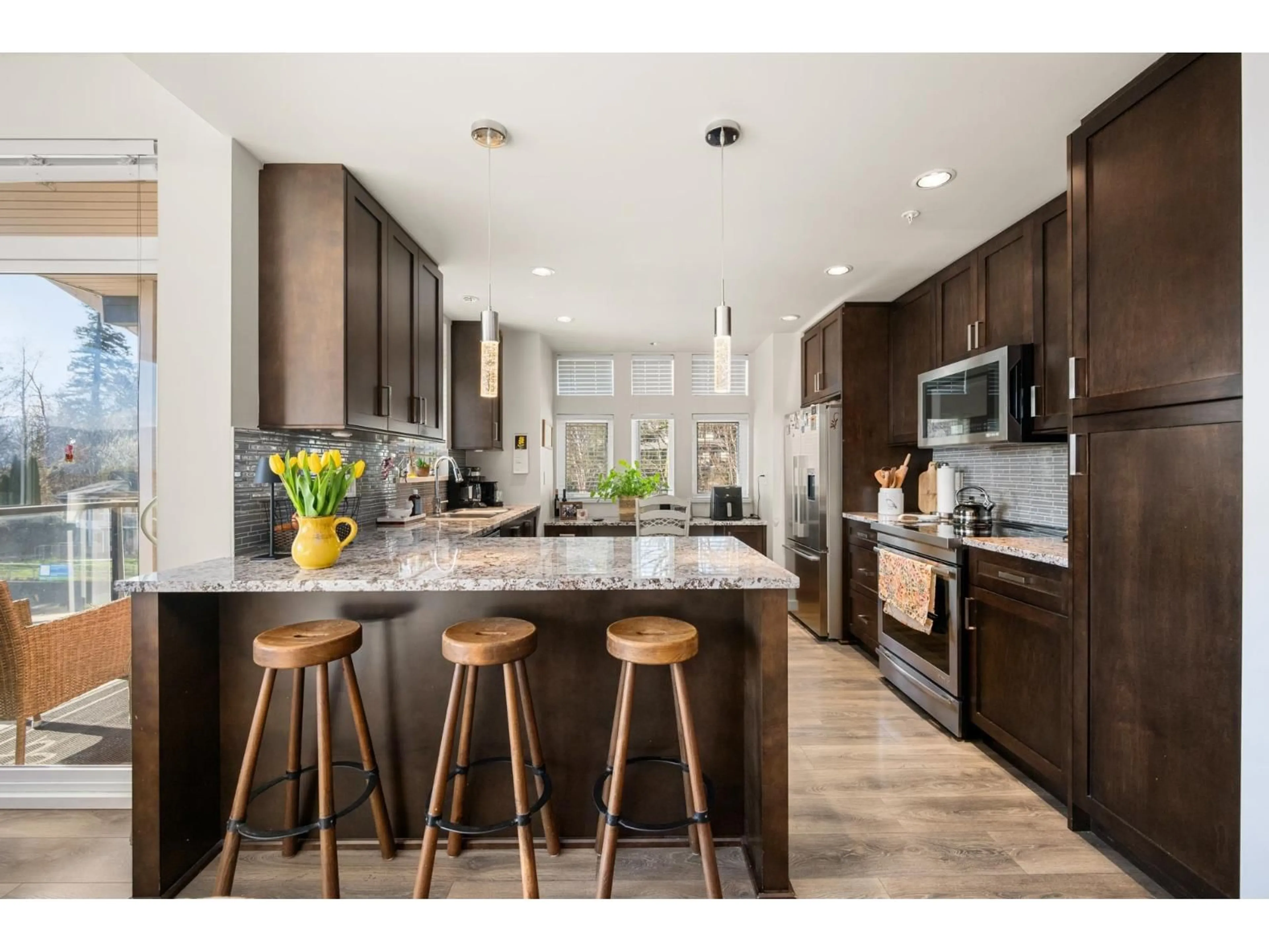 Contemporary kitchen, unknown for 217 - 2242 WHATCOM ROAD, Abbotsford British Columbia V3G0G3