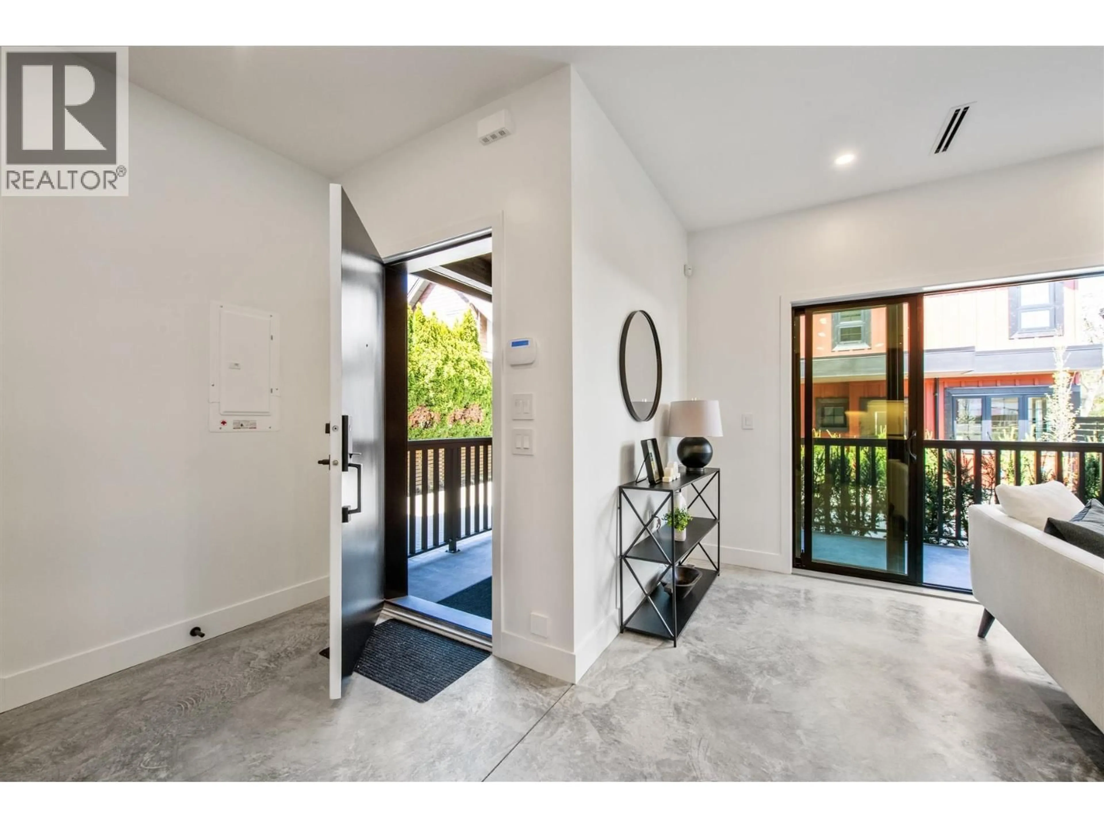 Indoor entryway for 1168 26TH AVENUE, Vancouver British Columbia V5V2J7