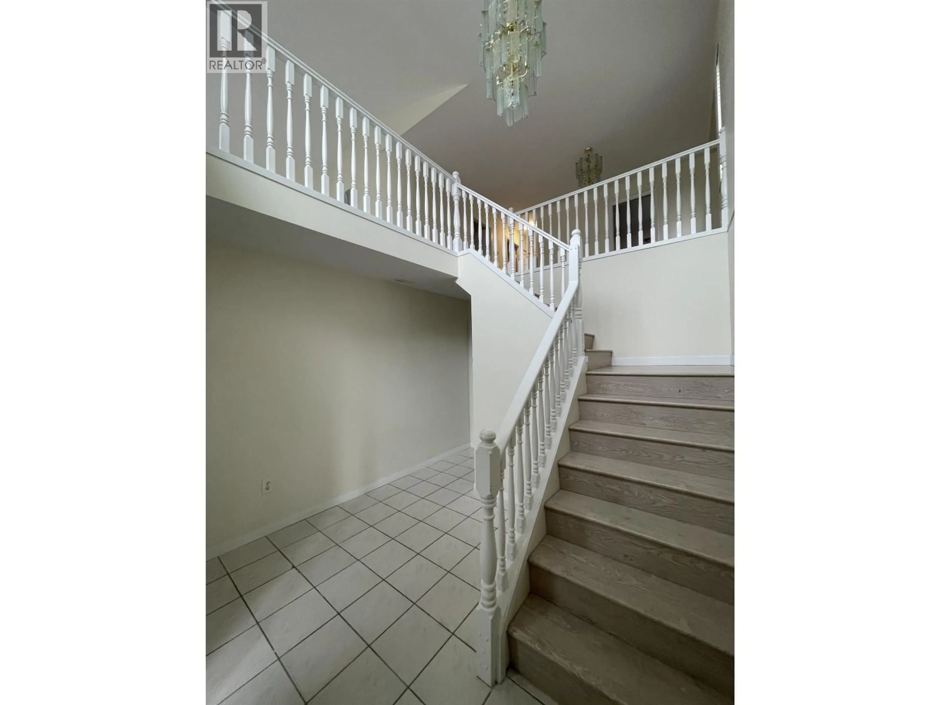 Stairs for 1869 PRAIRIE AVENUE, Port Coquitlam British Columbia V3B1V2