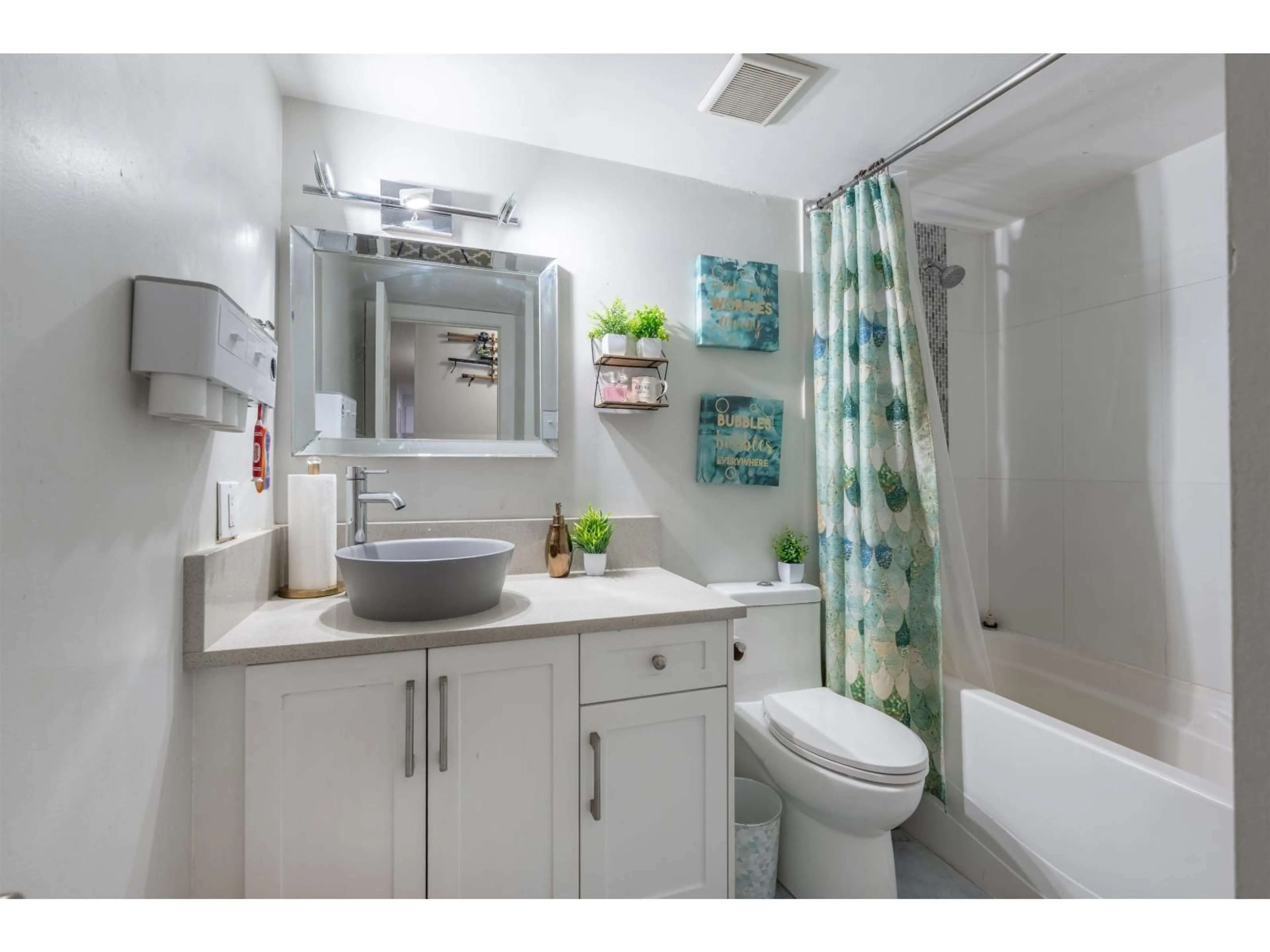 Standard bathroom, unknown for 115 - 10698 151A STREET, Surrey British Columbia V3R8T5