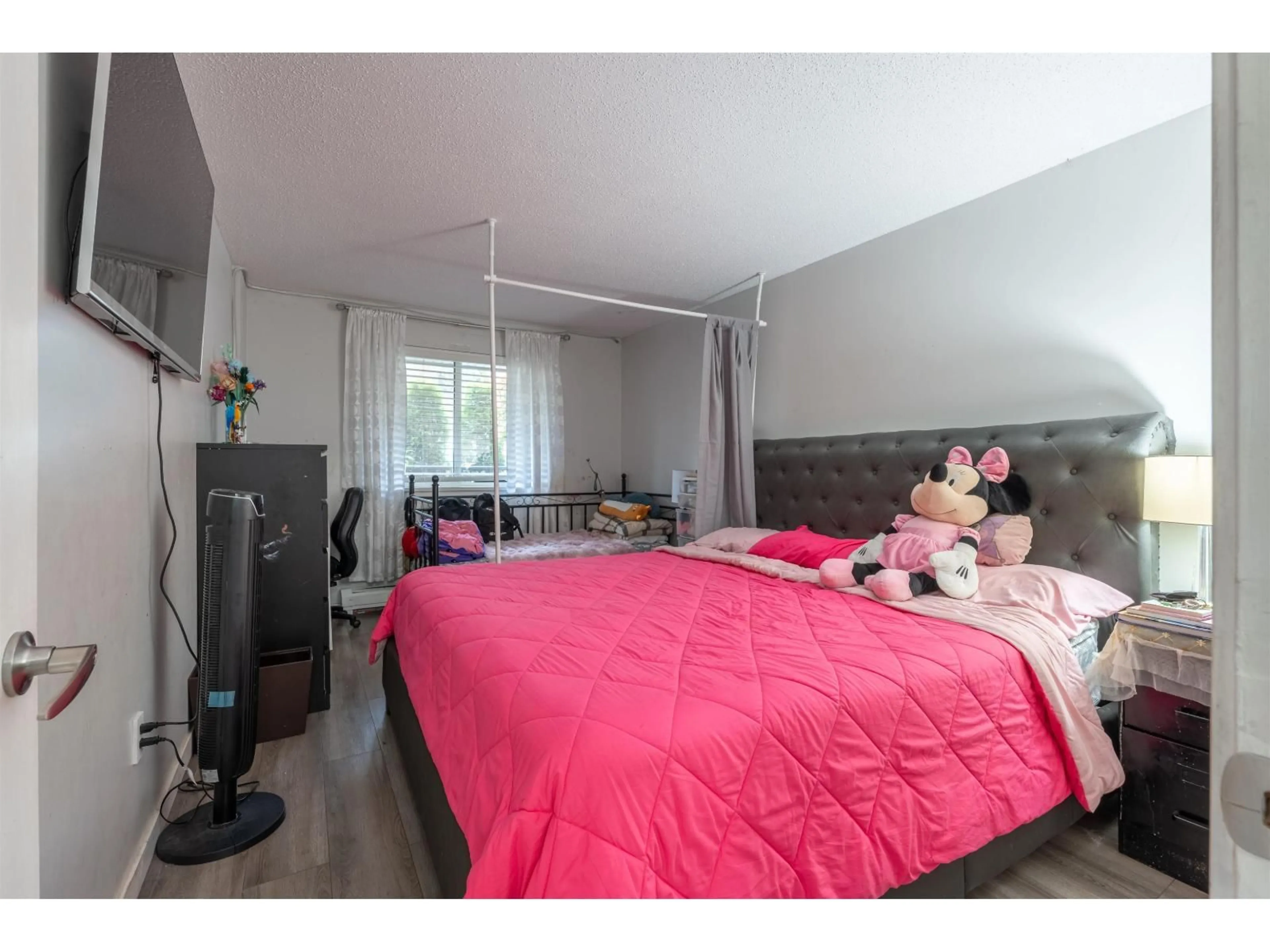A pic of a room for 115 - 10698 151A STREET, Surrey British Columbia V3R8T5