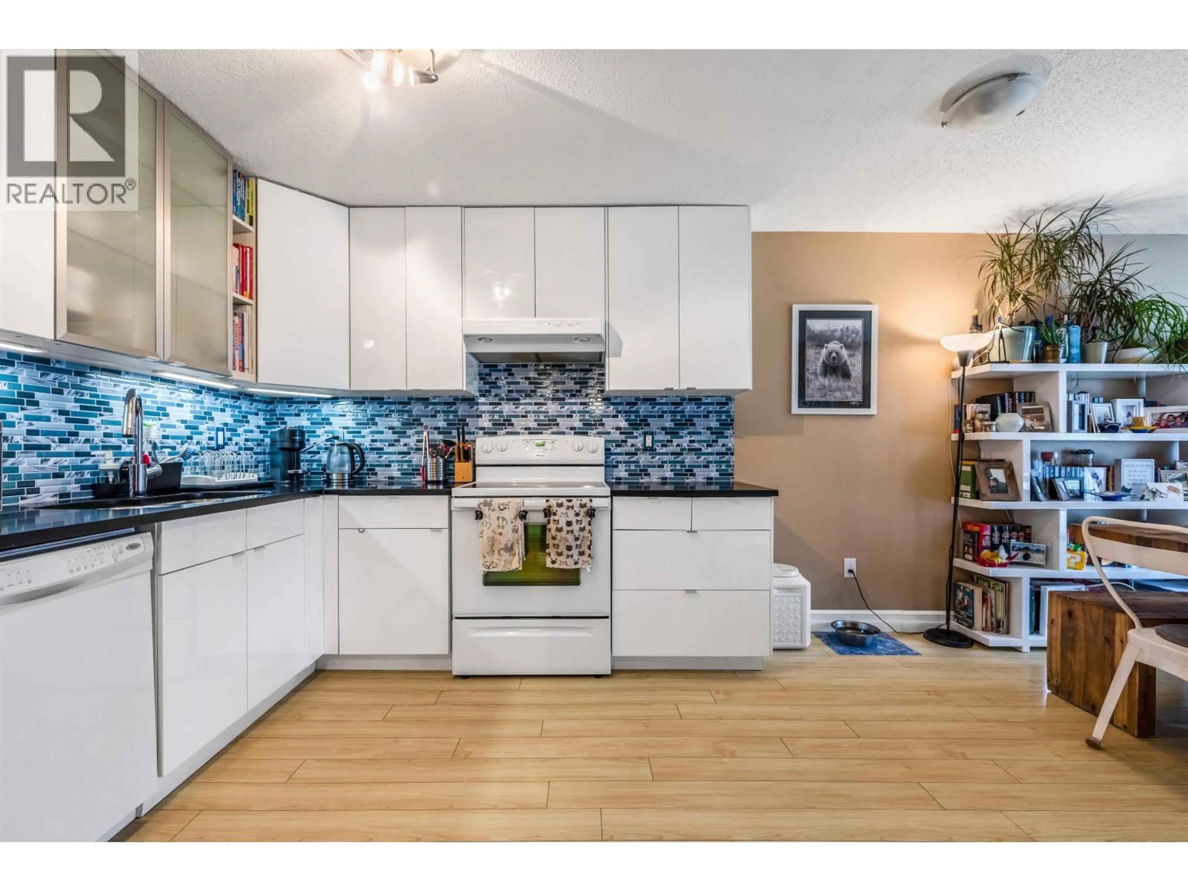 Open concept kitchen, unknown for 208 - 808 8 AVENUE, Vancouver British Columbia V5T1T5