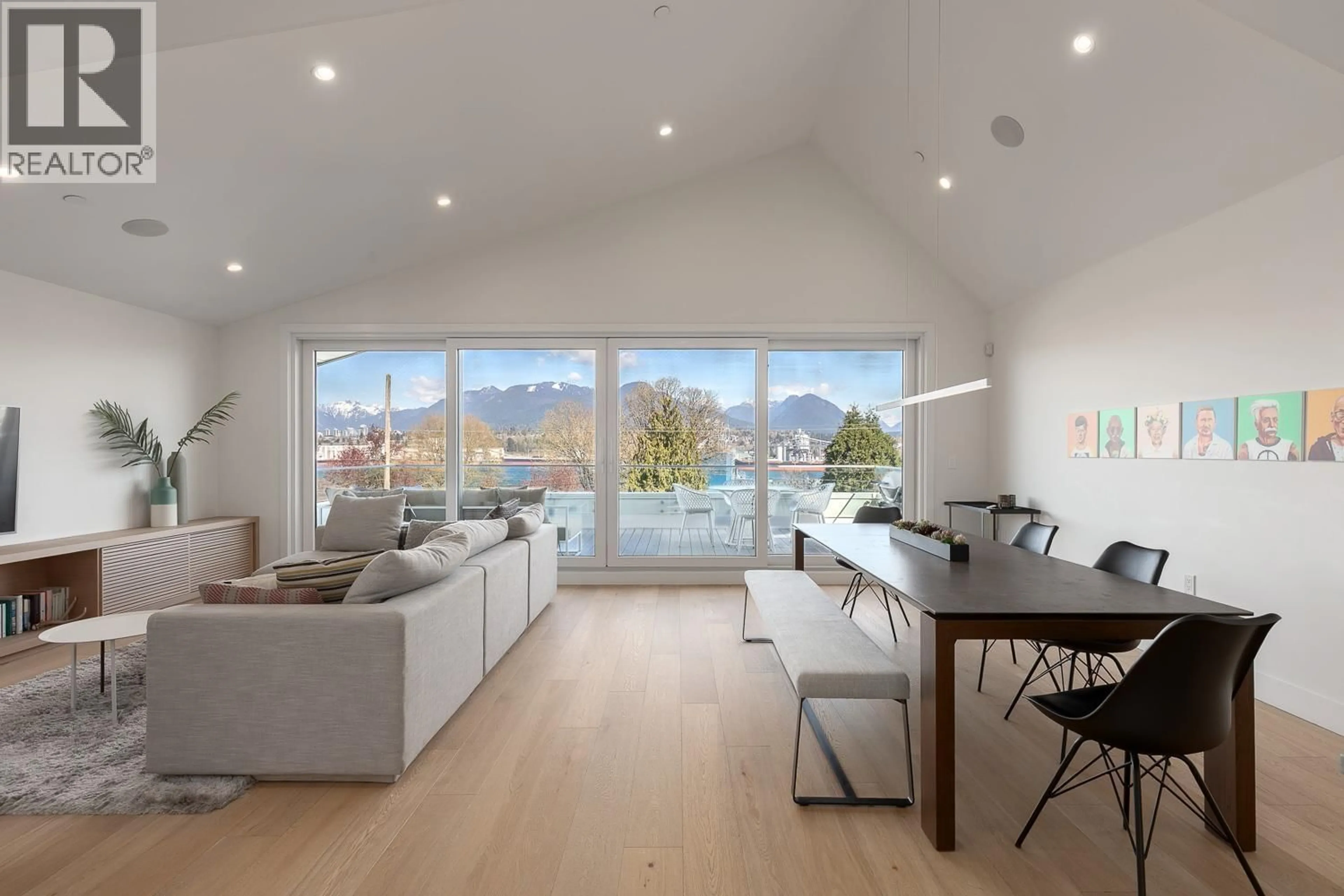 Living room with furniture, wood/laminate floor for 2732 WALL STREET, Vancouver British Columbia V5K1A9