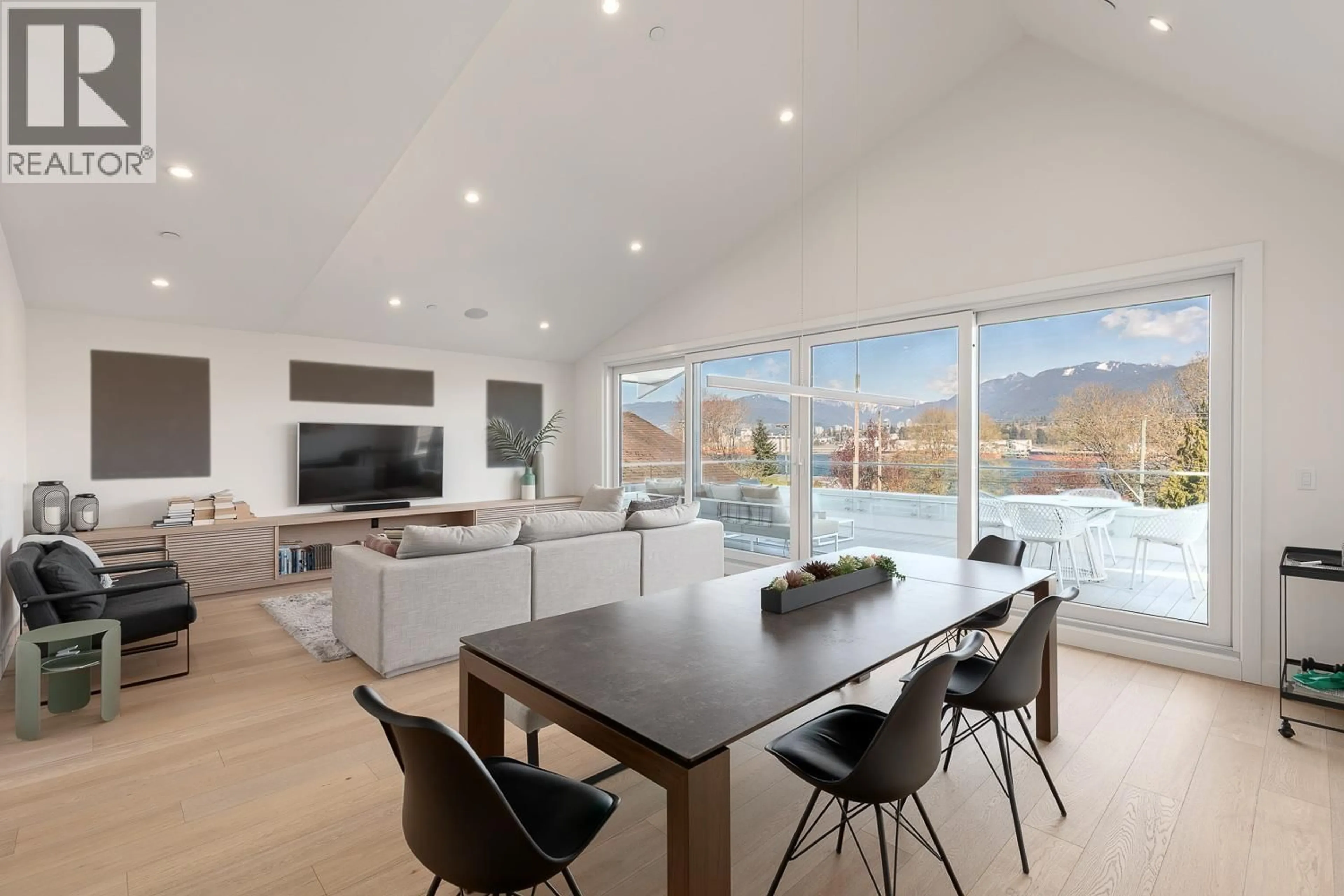 Unknown for 2732 WALL STREET, Vancouver British Columbia V5K1A9