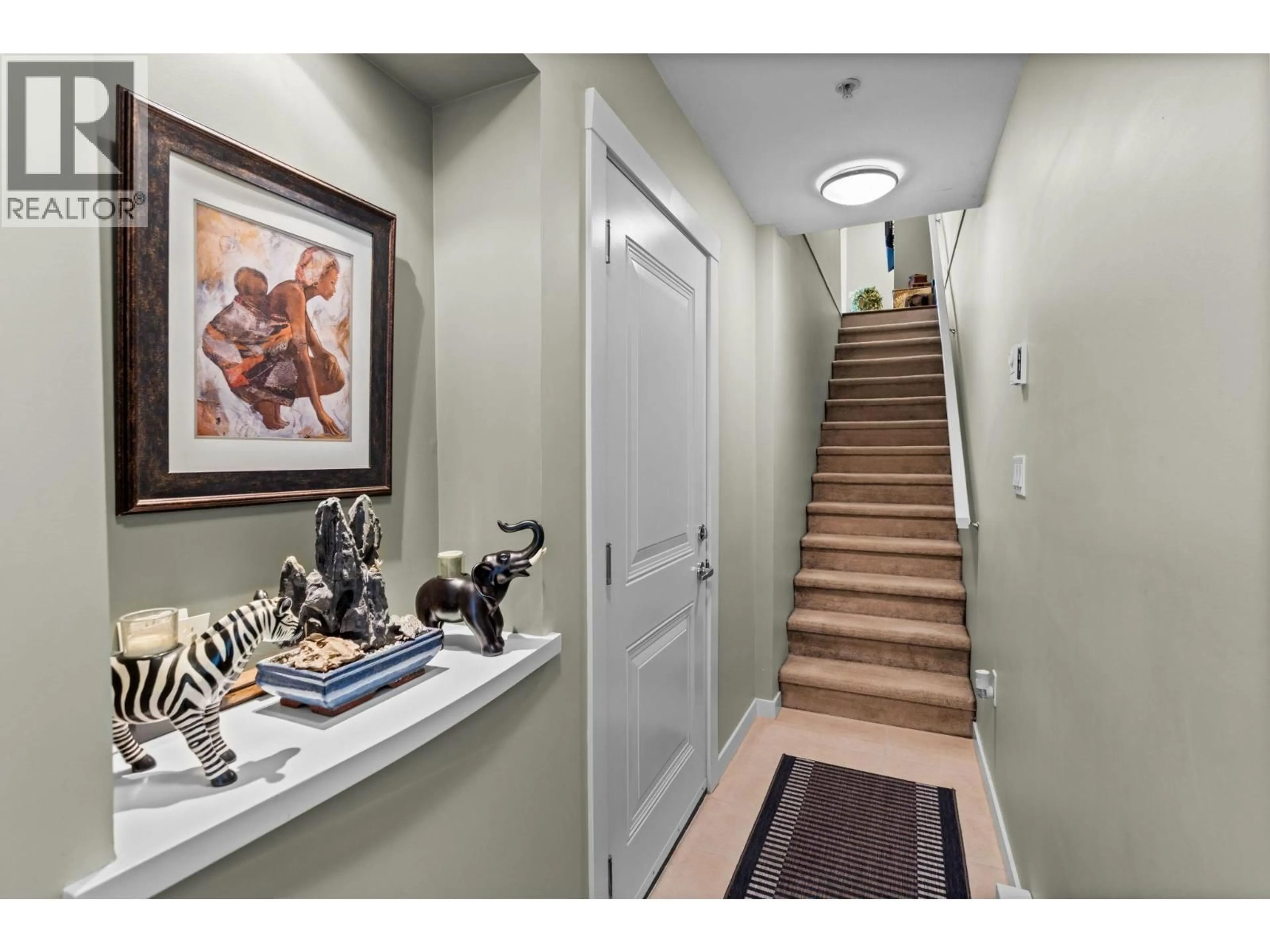 Indoor entryway for 25 - 2495 DAVIES AVENUE, Port Coquitlam British Columbia V3C0B2