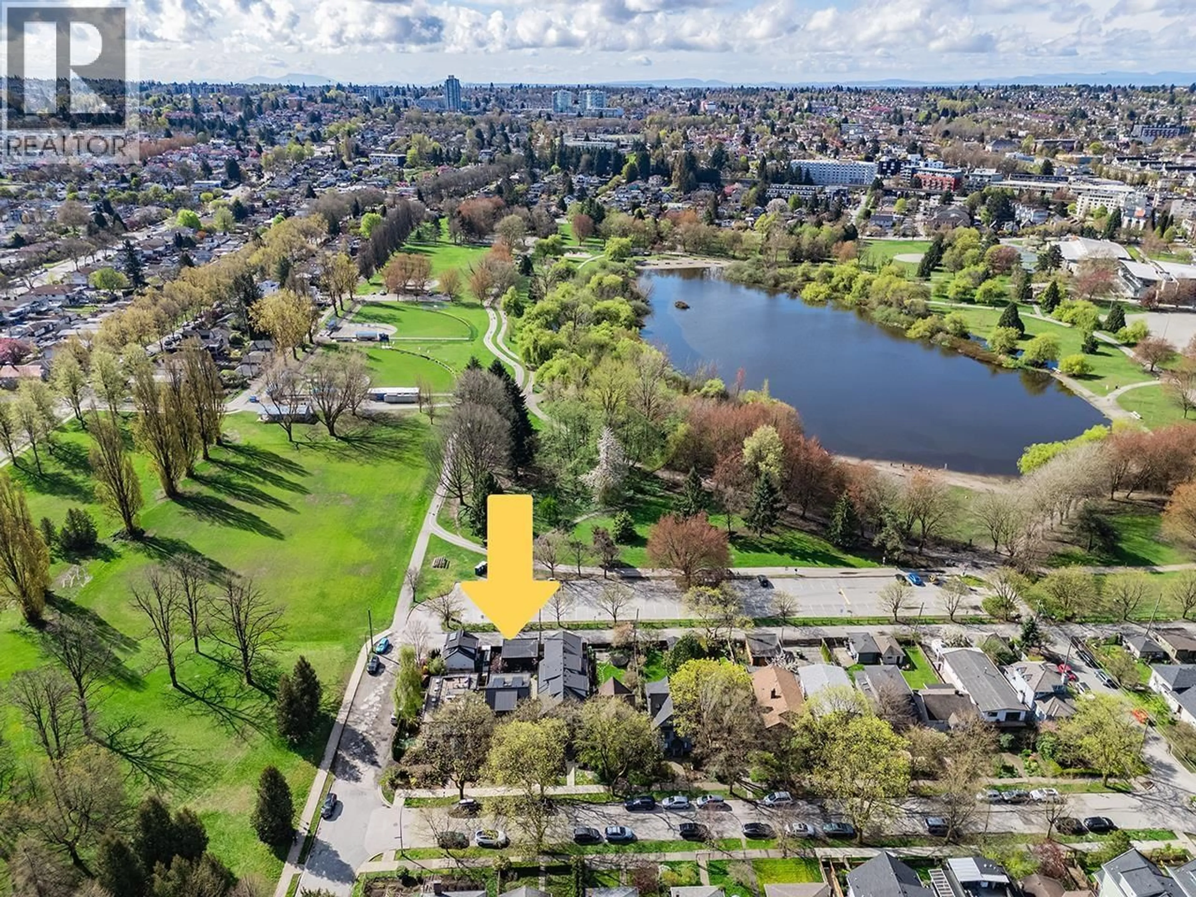 A pic from outside/outdoor area/front of a property/back of a property/a pic from drone, water/lake/river/ocean view for 2180 13TH AVENUE, Vancouver British Columbia V5N2C4