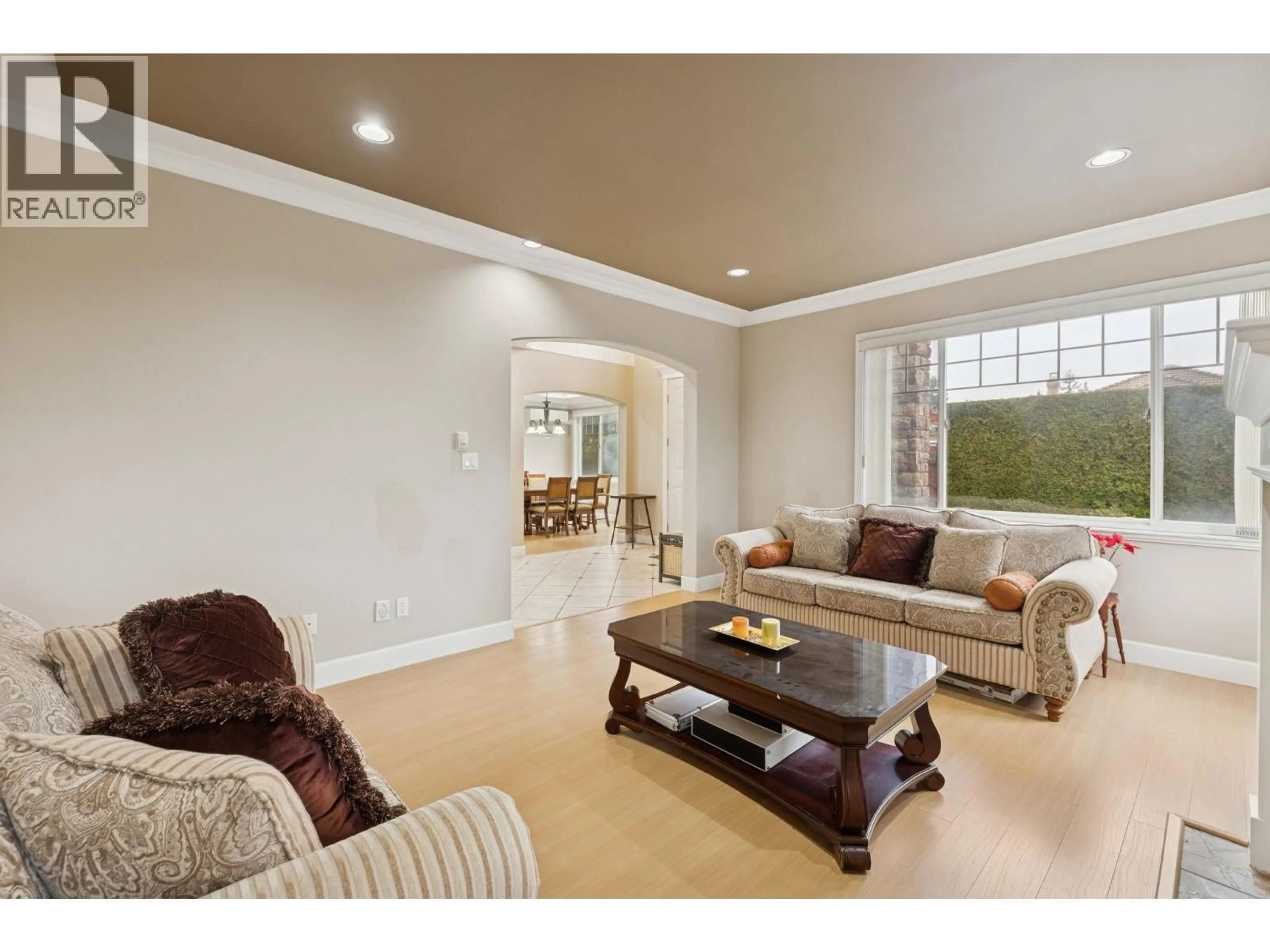 Living room with furniture, unknown for 8771 NO. 2 ROAD, Richmond British Columbia V7C3M4