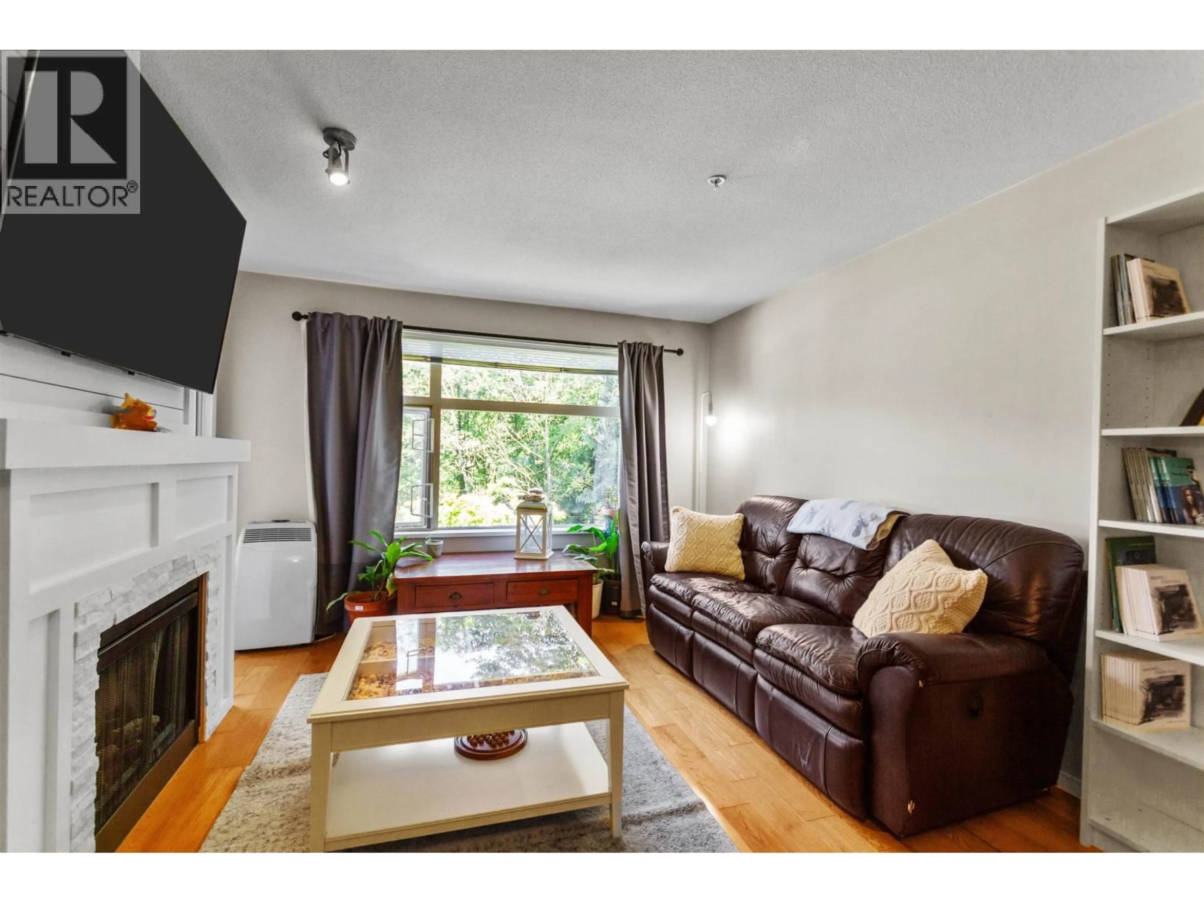 Living room with furniture, wood/laminate floor for 315 - 400 KLAHANIE DRIVE, Port Moody British Columbia V3H5K9