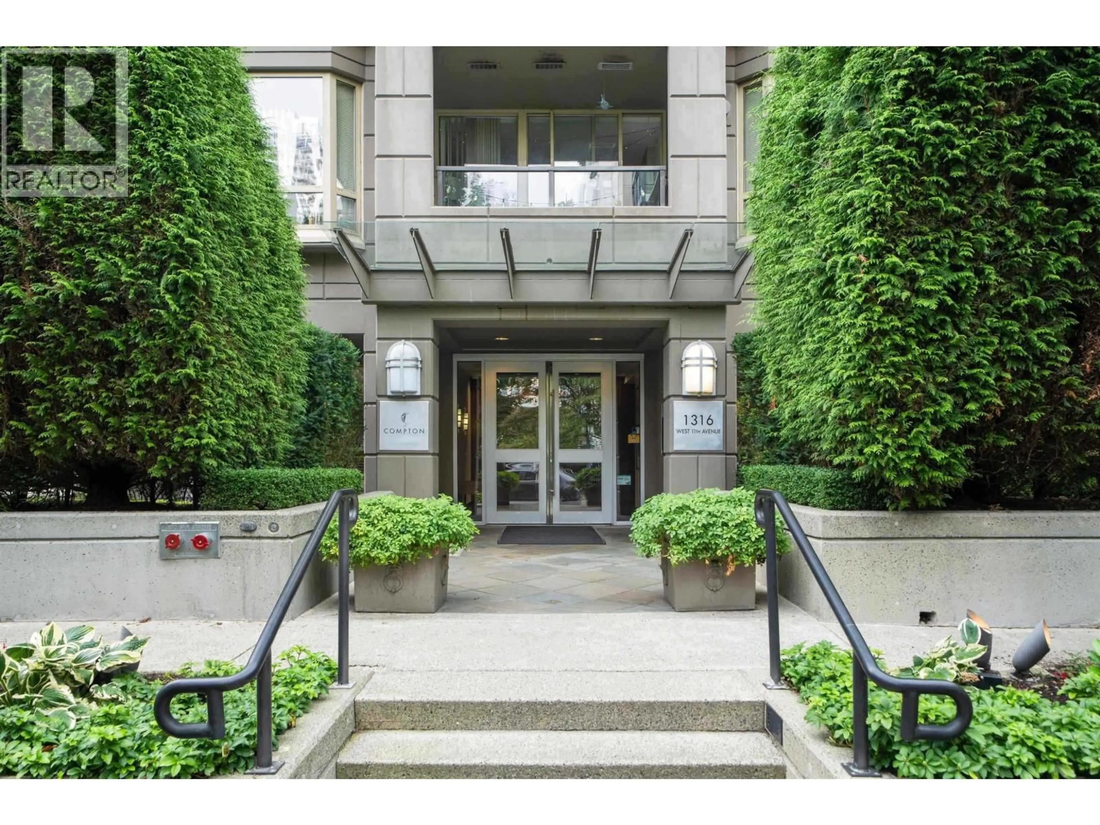 Indoor foyer for 905 - 1316 11TH AVENUE, Vancouver British Columbia V6H4G8