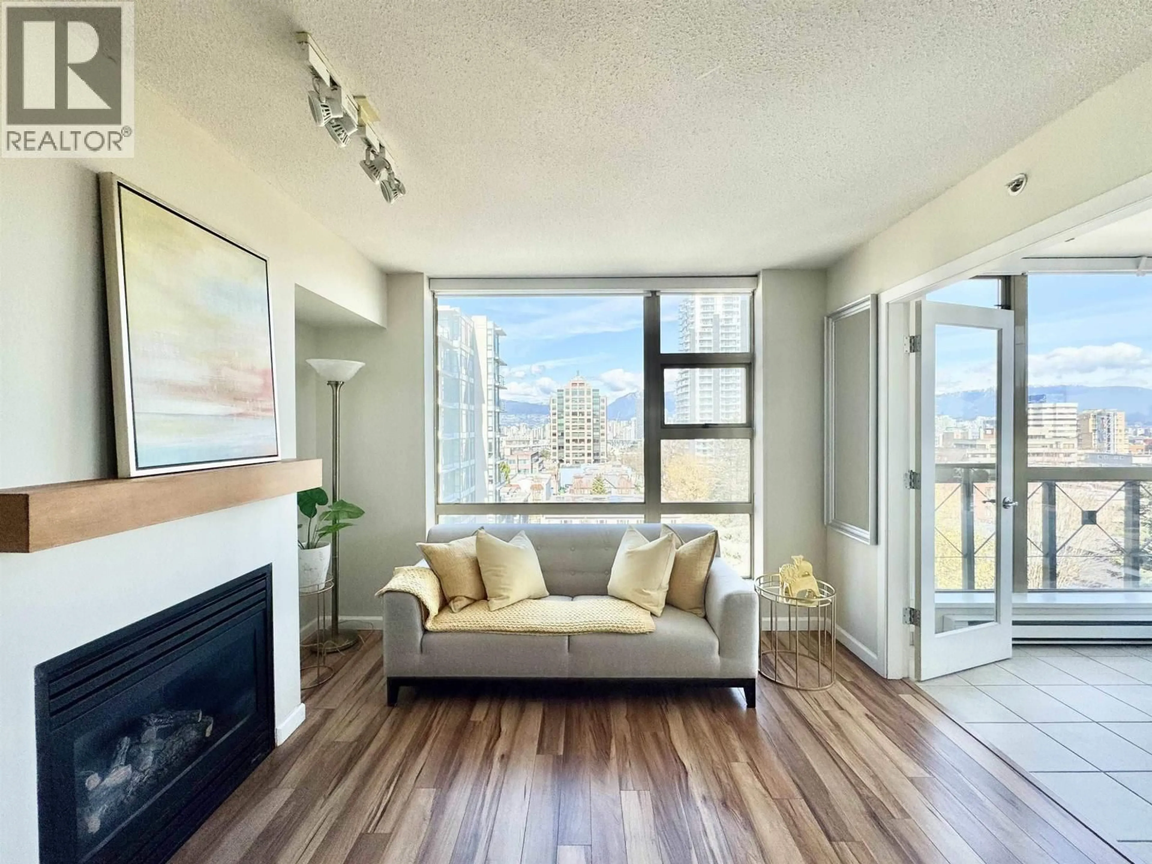 Living room with furniture, wood/laminate floor for 905 - 1316 11TH AVENUE, Vancouver British Columbia V6H4G8