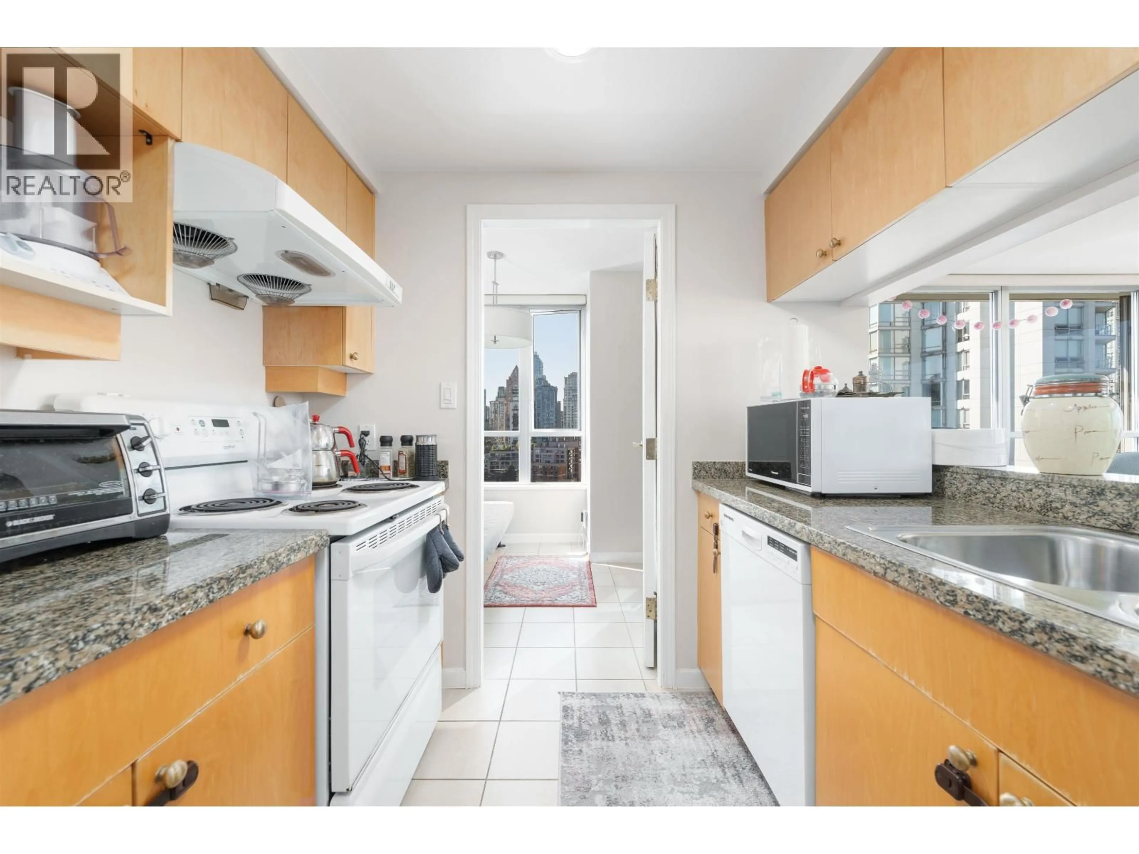 Standard kitchen, unknown for 1906 - 1228 MARINASIDE CRESCENT, Vancouver British Columbia V6Z2W4